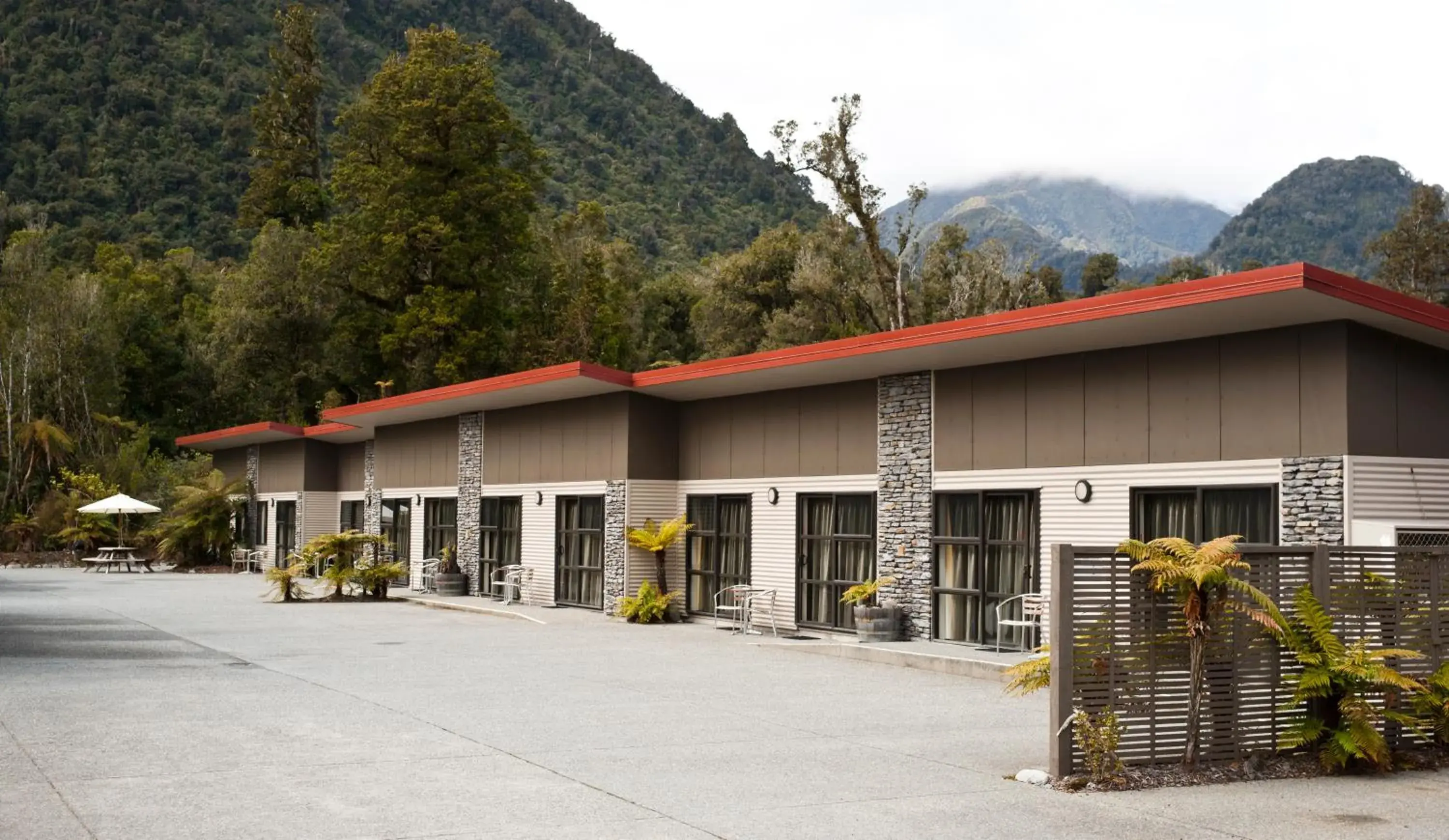 Property building in 58 On Cron Motel Property building in 58 On Cron Motel