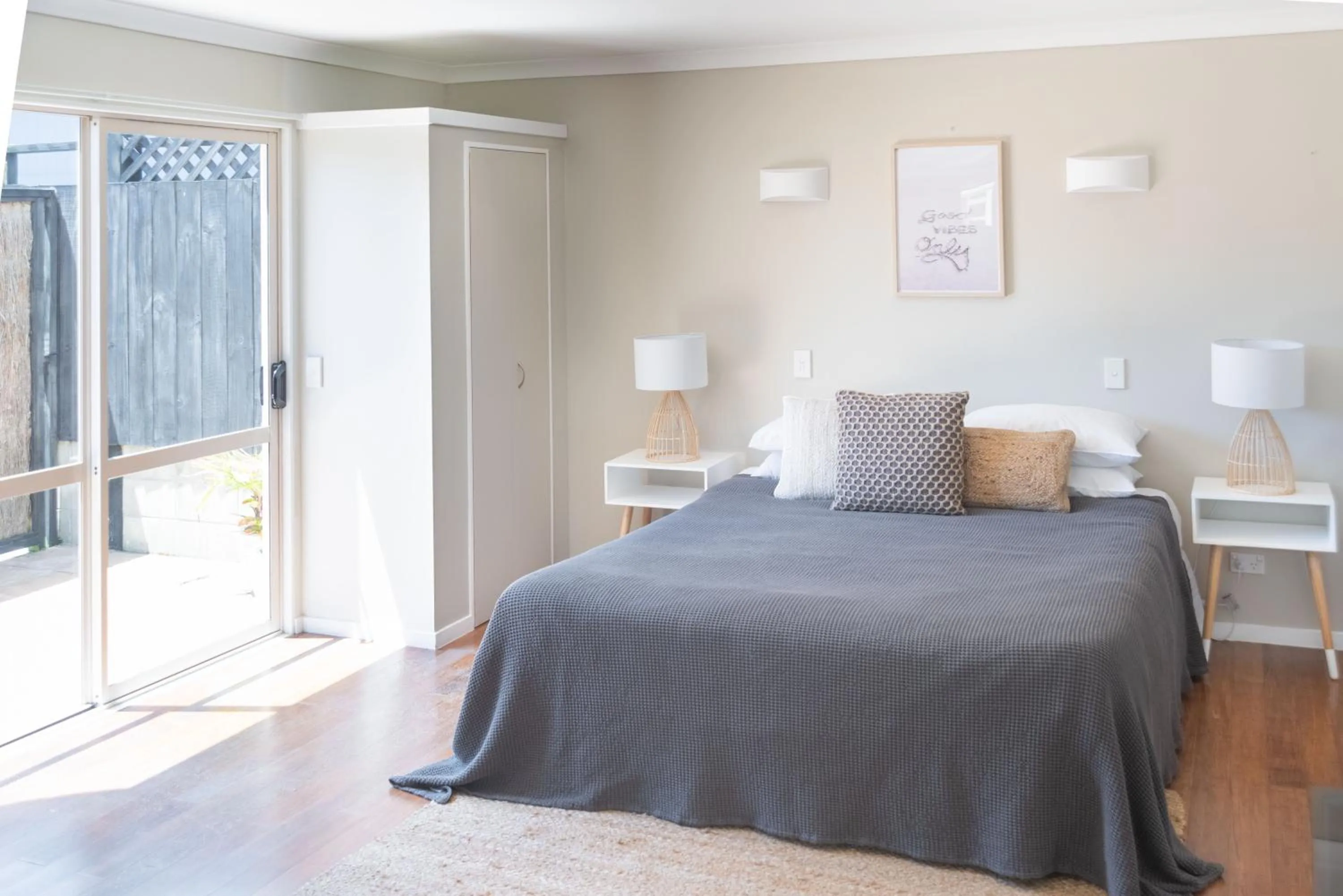 Bed in Raglan Sunset Motel and Conference Venue