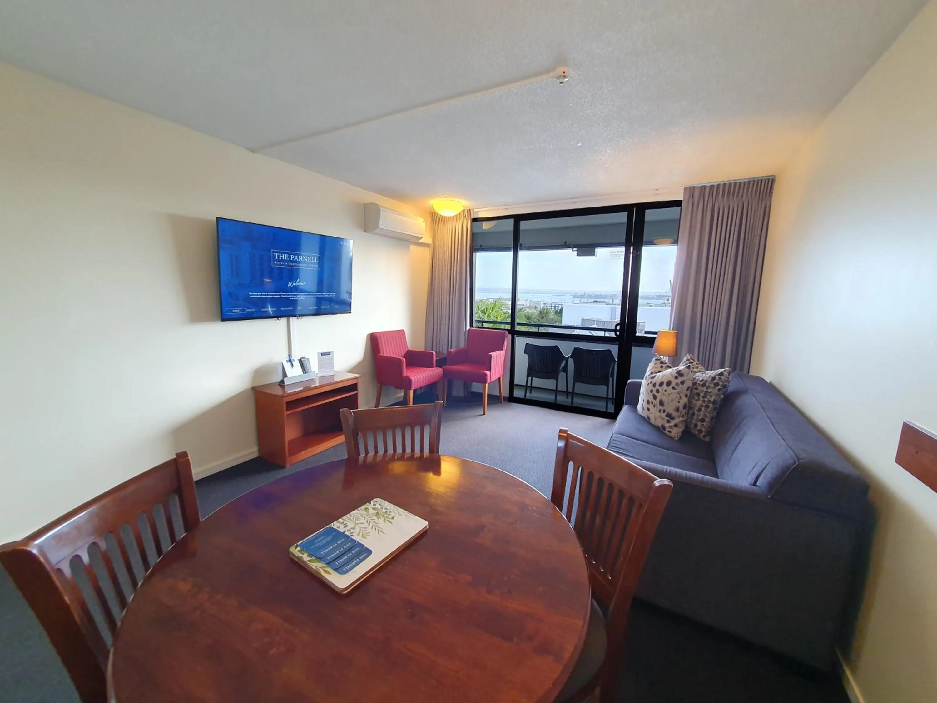 TV and multimedia in The Parnell Hotel & Conference Centre