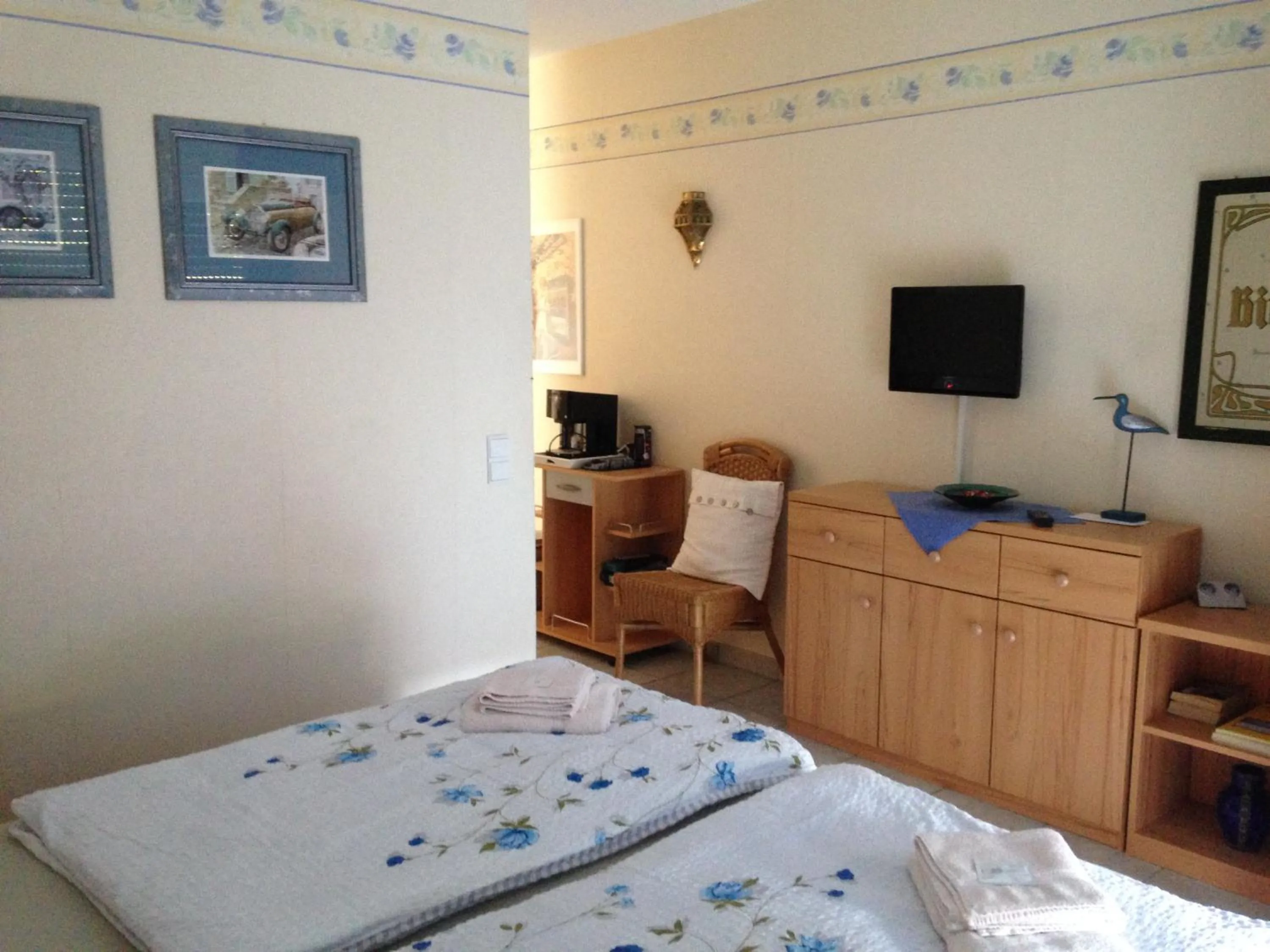 Photo of the whole room, Bed in The Place After the Race B&B