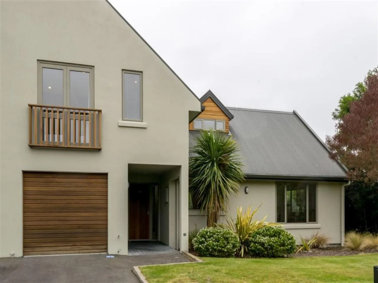 Facade/entrance in Vintners Retreat