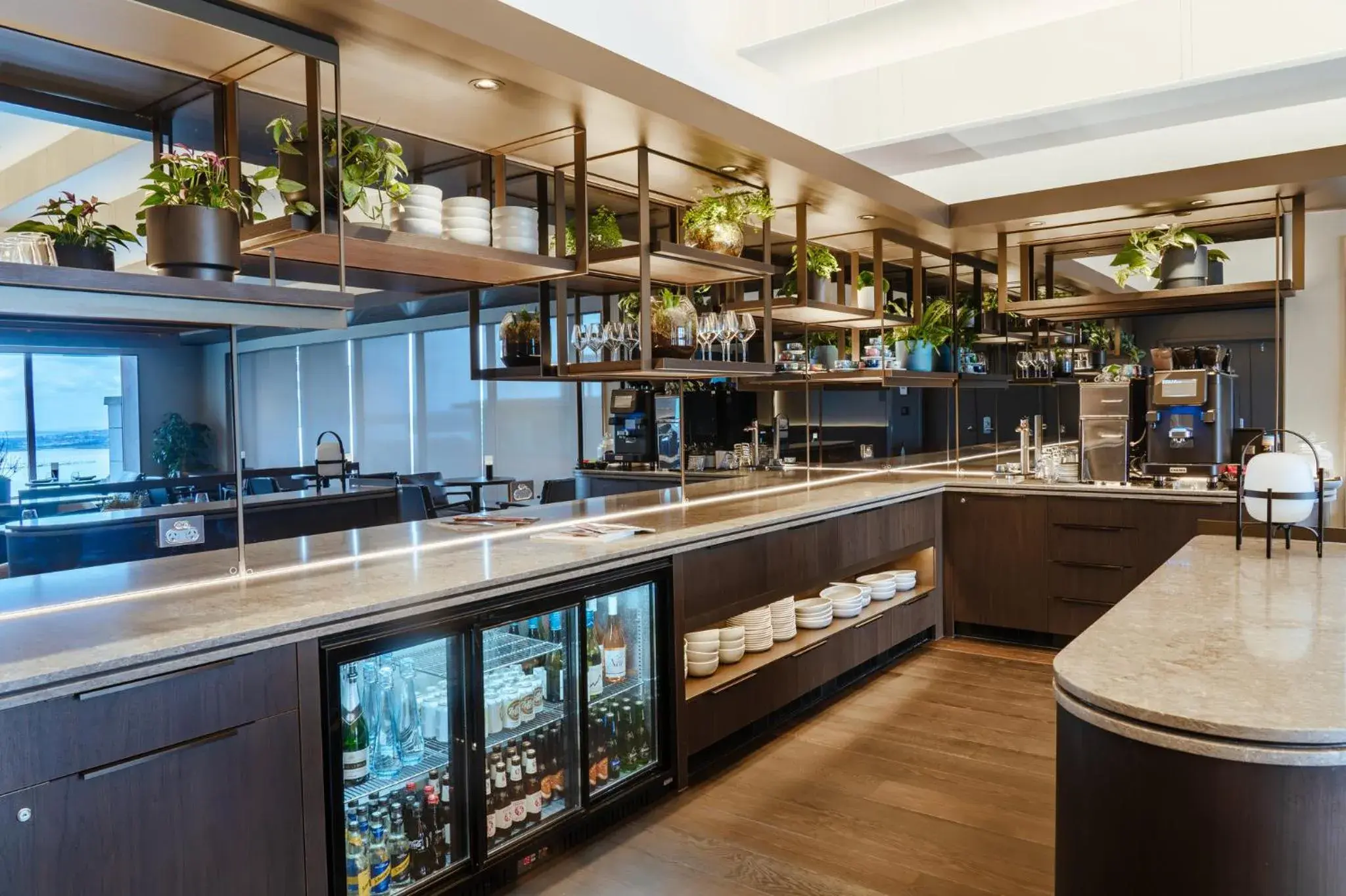 Lounge or bar in Crowne Plaza Auckland by IHG Lounge or bar in Crowne Plaza Auckland by IHG