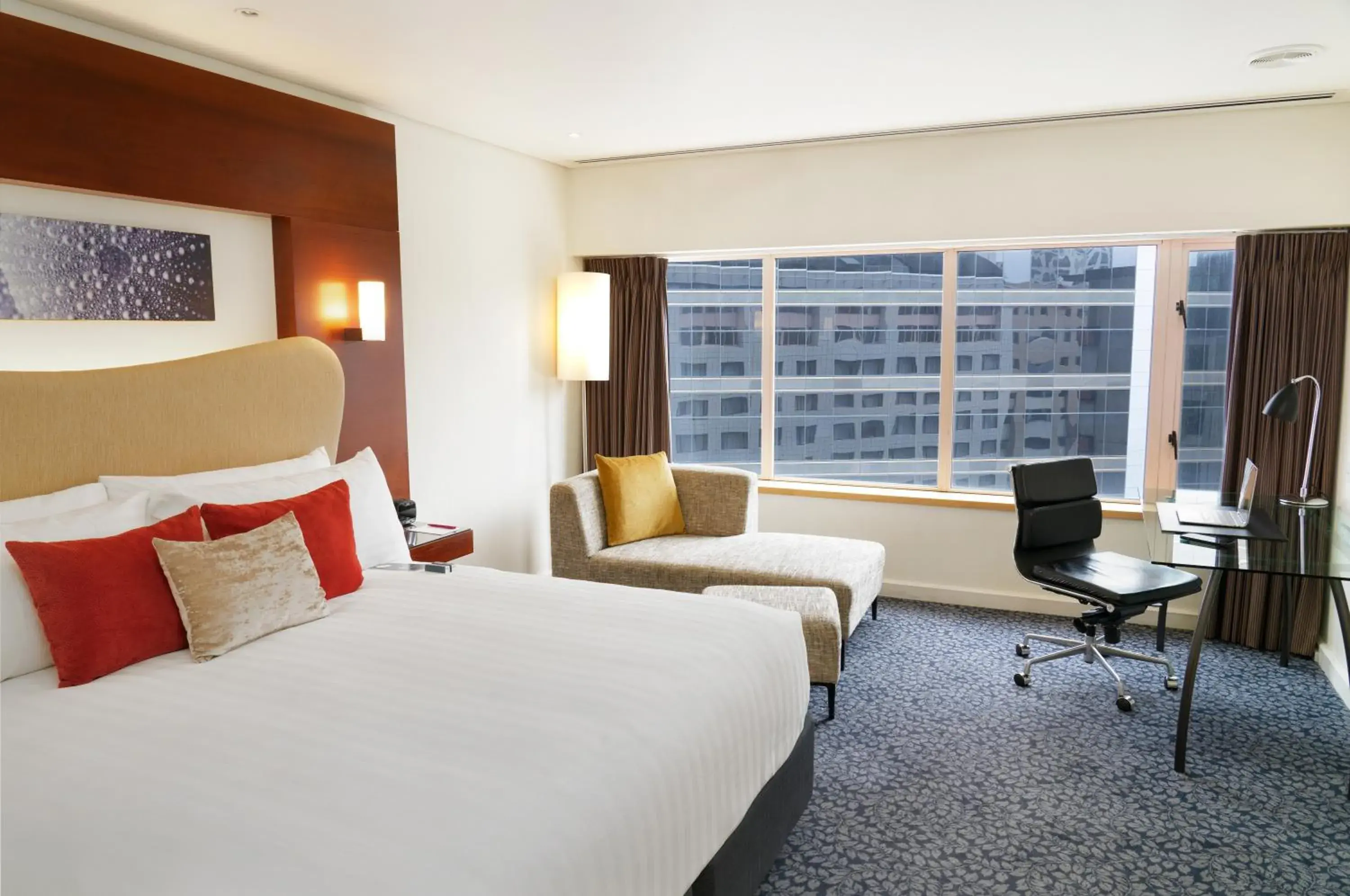 Bed in Crowne Plaza Auckland by IHG Bed in Crowne Plaza Auckland by IHG