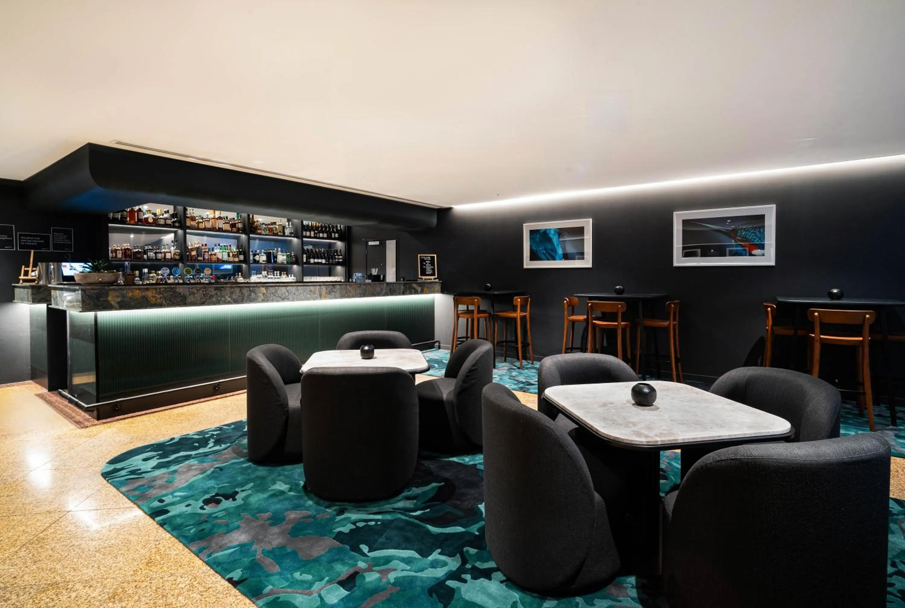 Lounge or bar in Crowne Plaza Auckland by IHG