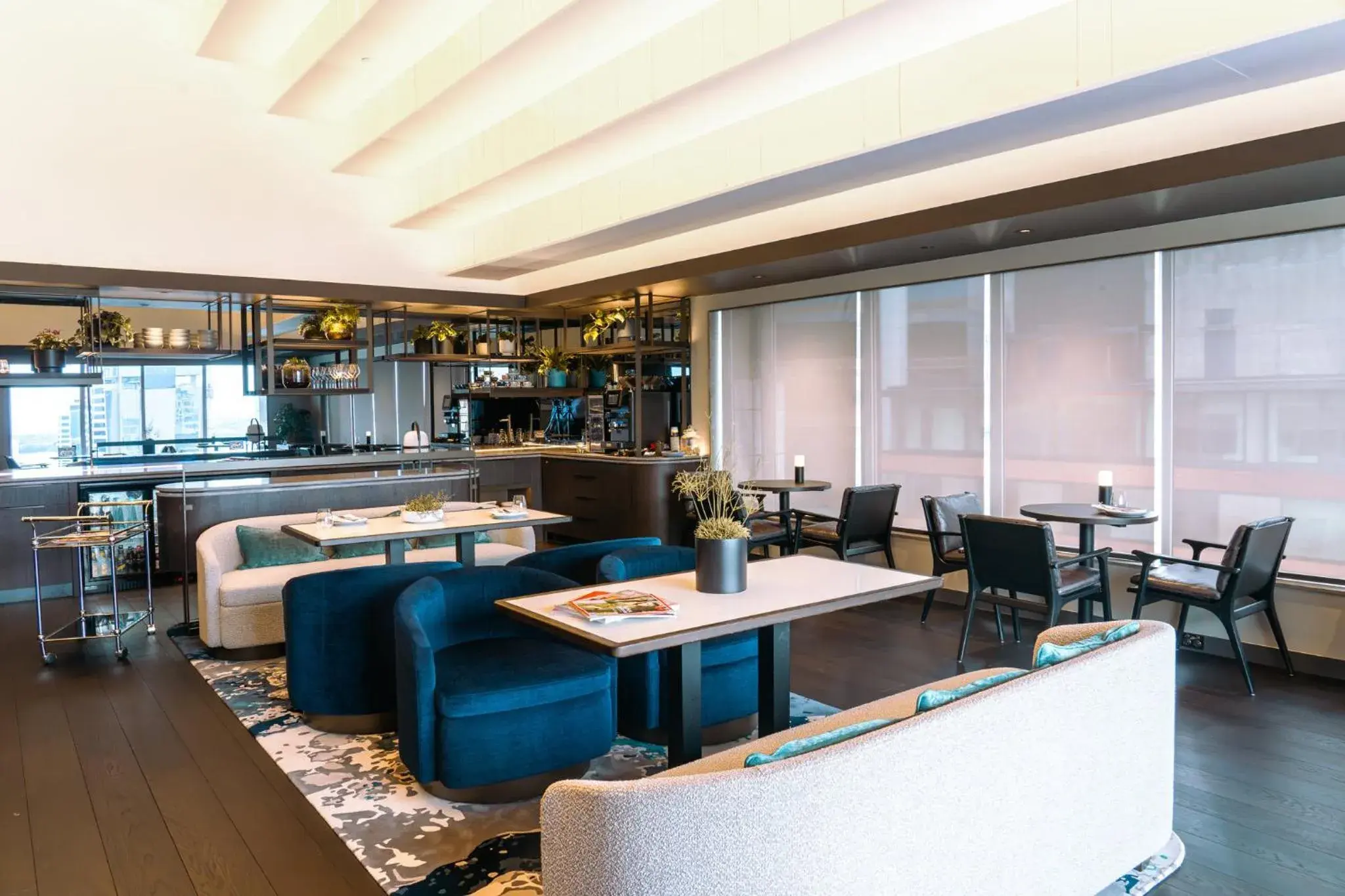 Lounge or bar in Crowne Plaza Auckland by IHG Lounge or bar in Crowne Plaza Auckland by IHG