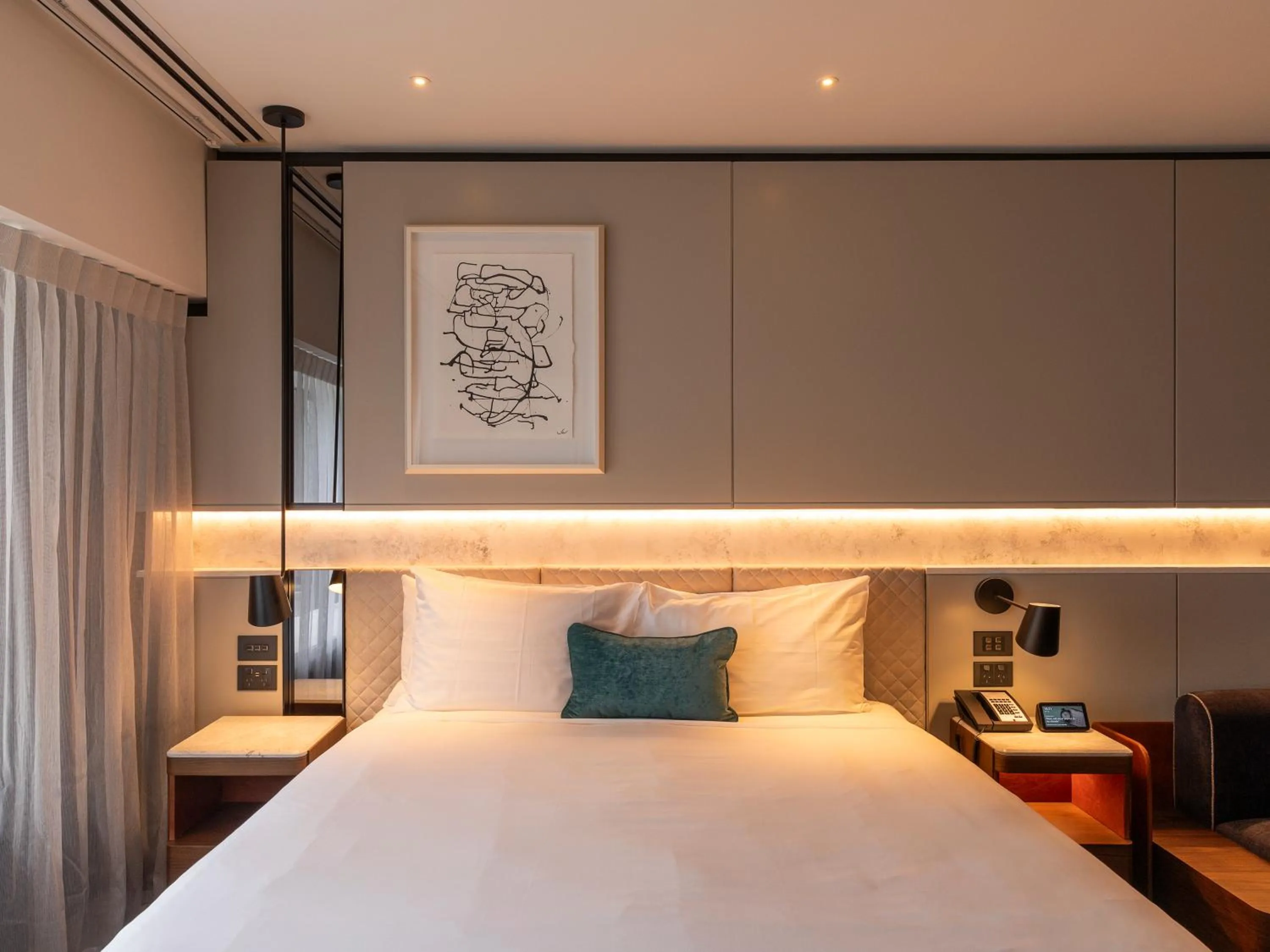 Bed in Crowne Plaza Auckland by IHG