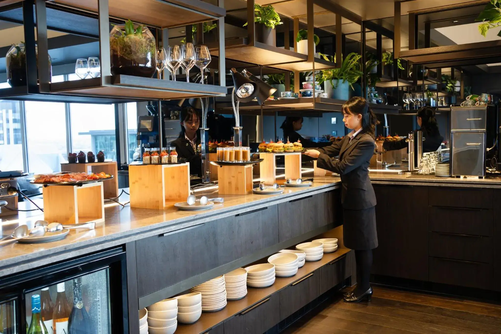 Lounge or bar in Crowne Plaza Auckland by IHG Lounge or bar in Crowne Plaza Auckland by IHG