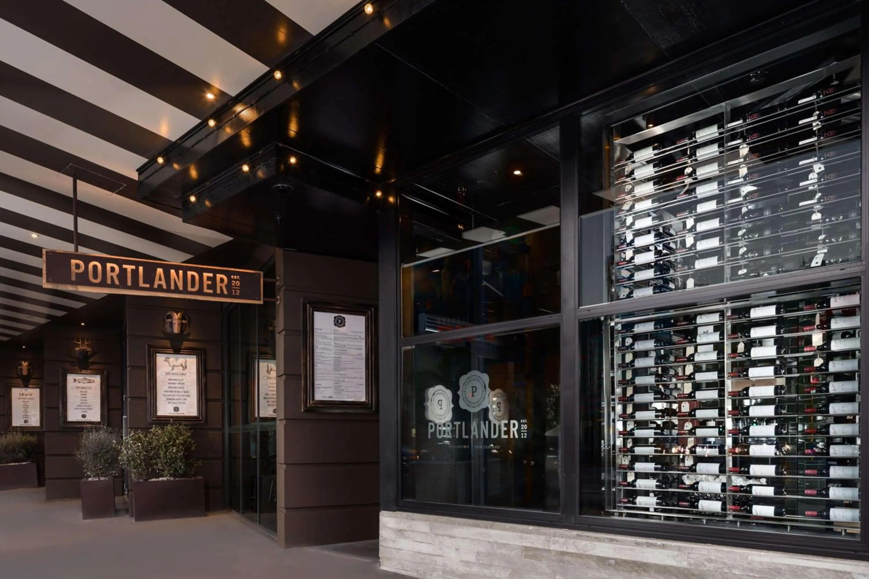 Restaurant/places to eat in Rydges Wellington