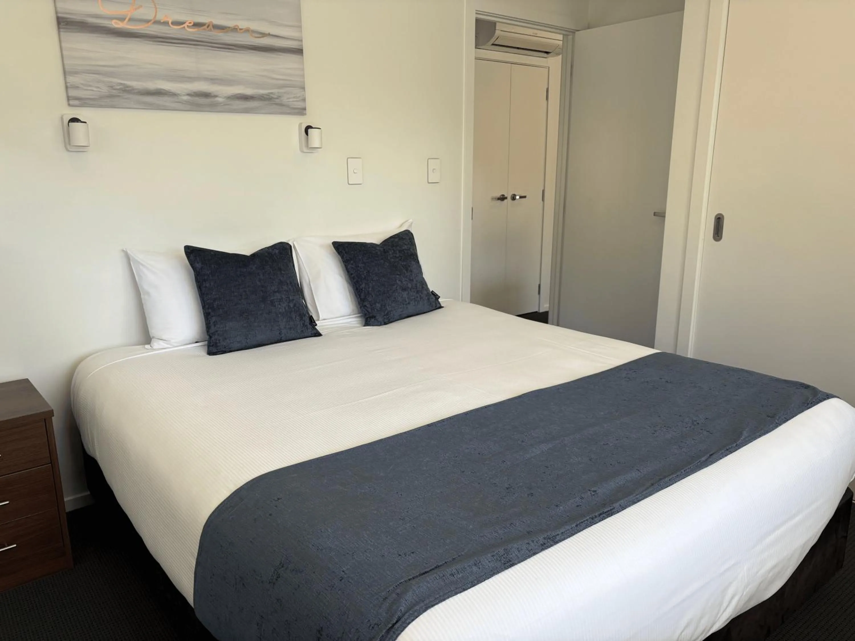 Bed in ASURE Central Gold Motel Cromwell