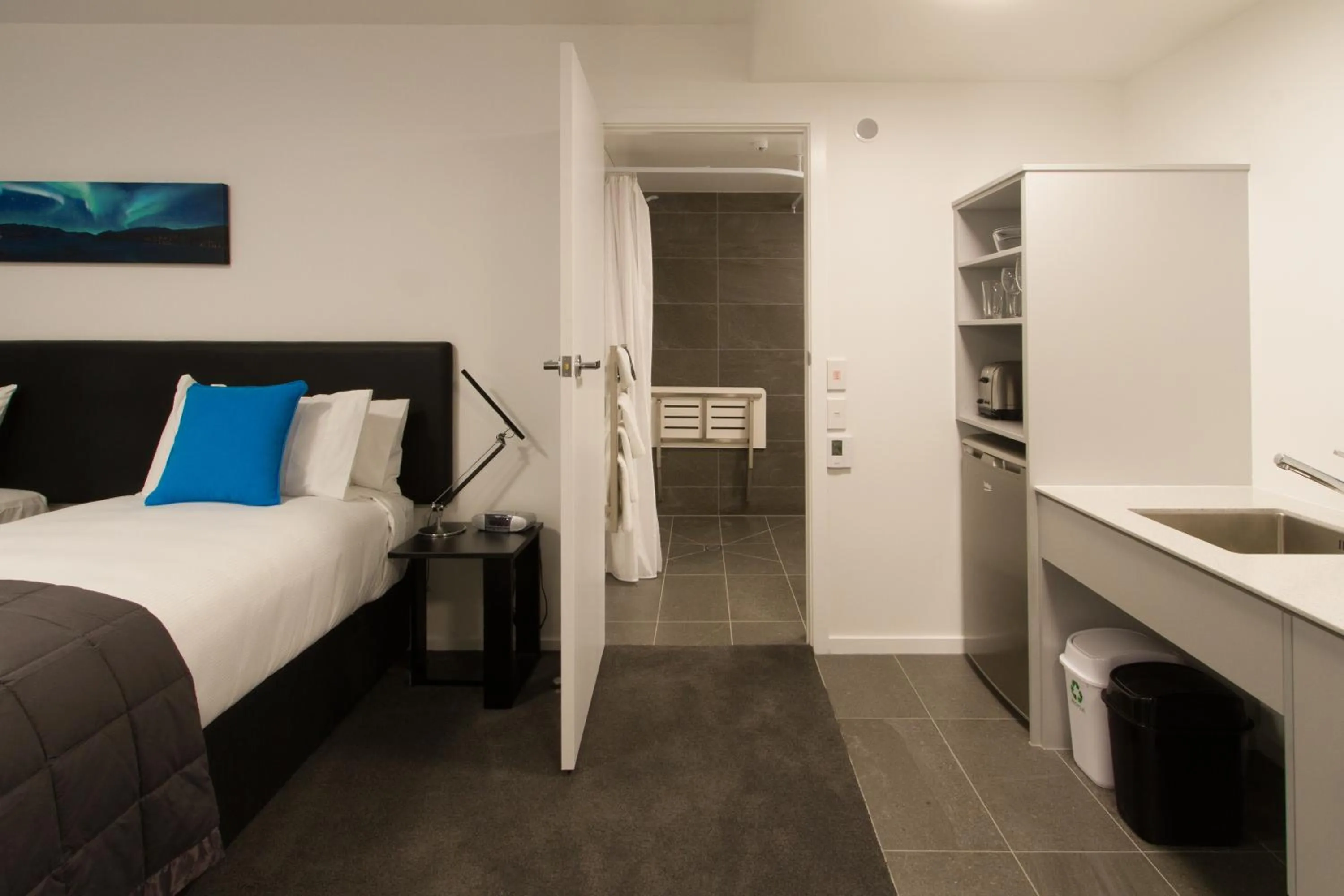 Bathroom, Bed in Aurora on George