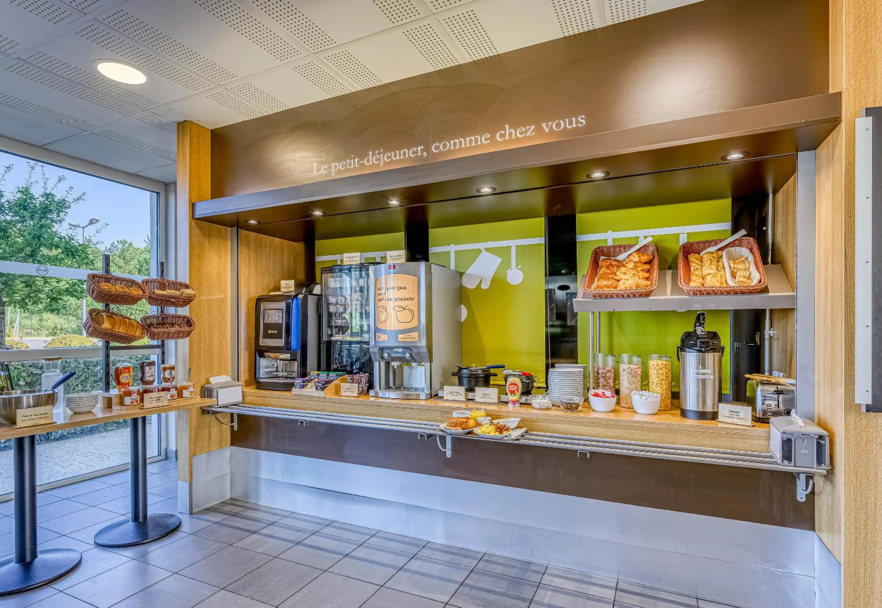 Buffet breakfast in B&B HOTEL Bordeaux Sud Mios 3 étoiles