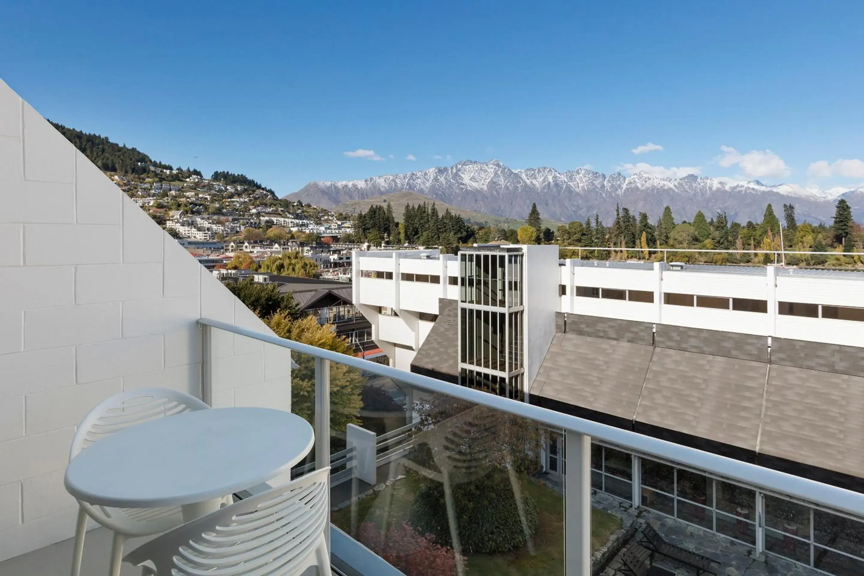 Standard King Room with Balcony in Crowne Plaza Queenstown by IHG Standard King Room with Balcony in Crowne Plaza Queenstown by IHG
