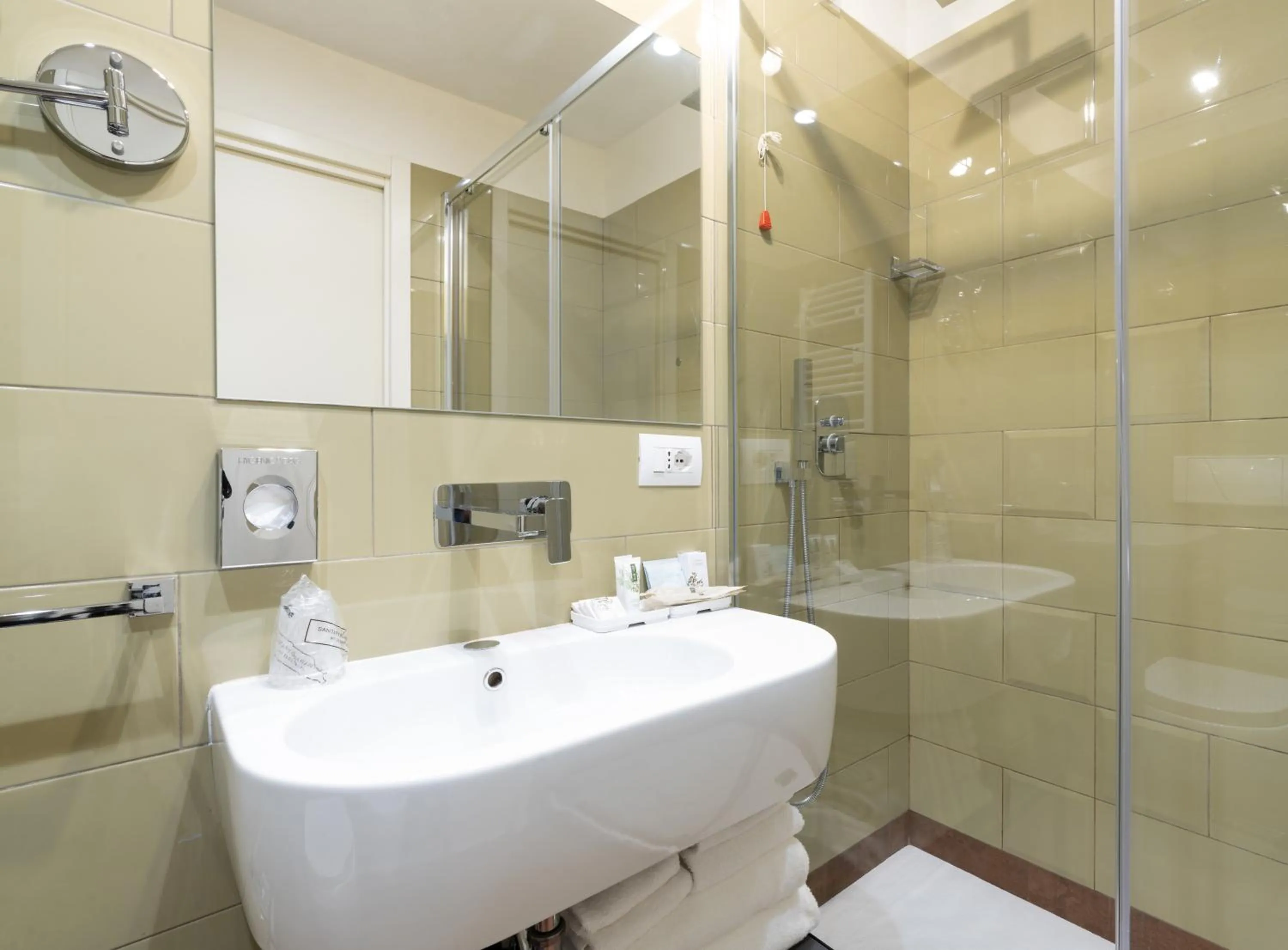 Shower in Castello Guest House Milano