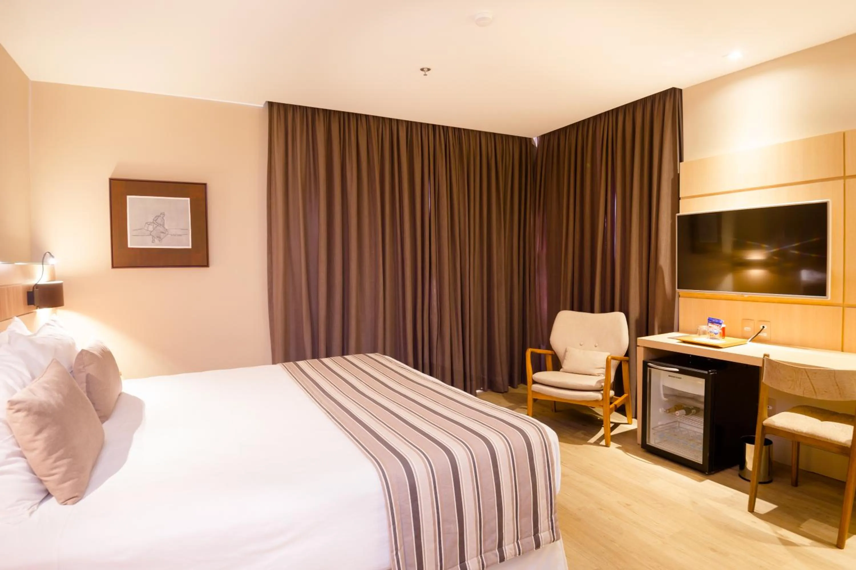 Photo of the whole room, Bed in Ritz Copacabana Hotel