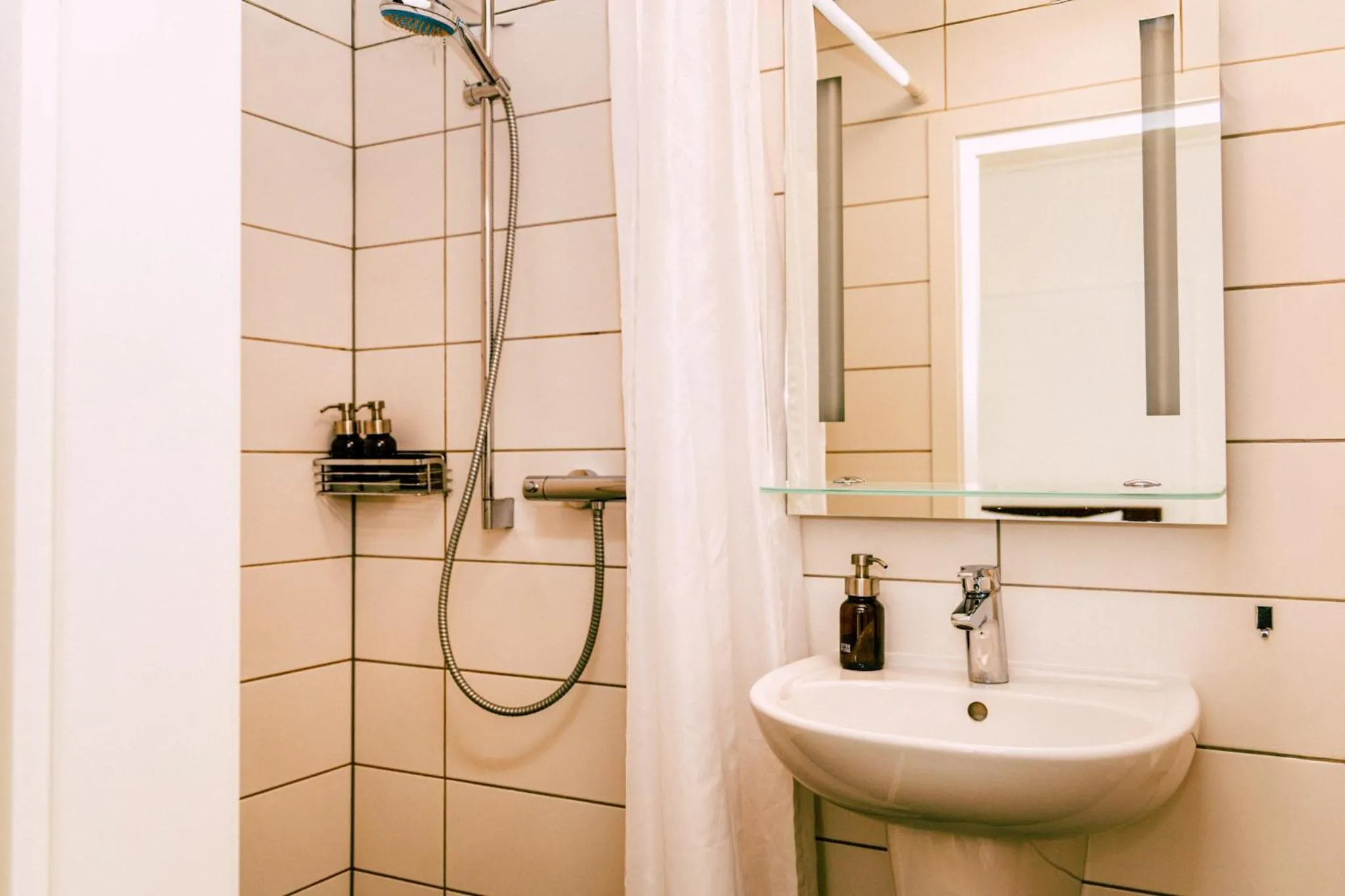 Shower in Hotel Kleiner Markt