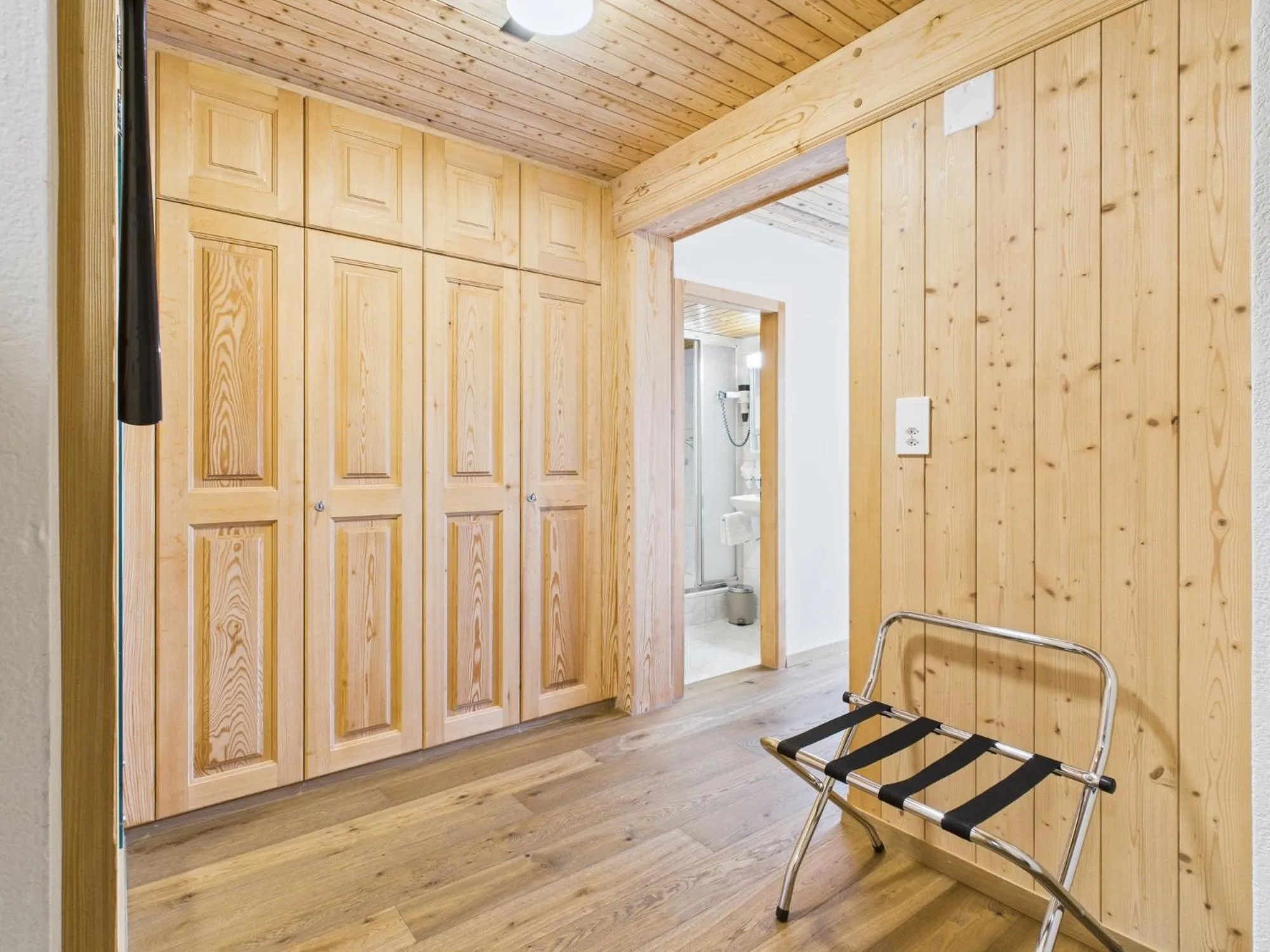 wardrobe in Bergblick Lodge - 3 Sterne Garni - Neueröffnung