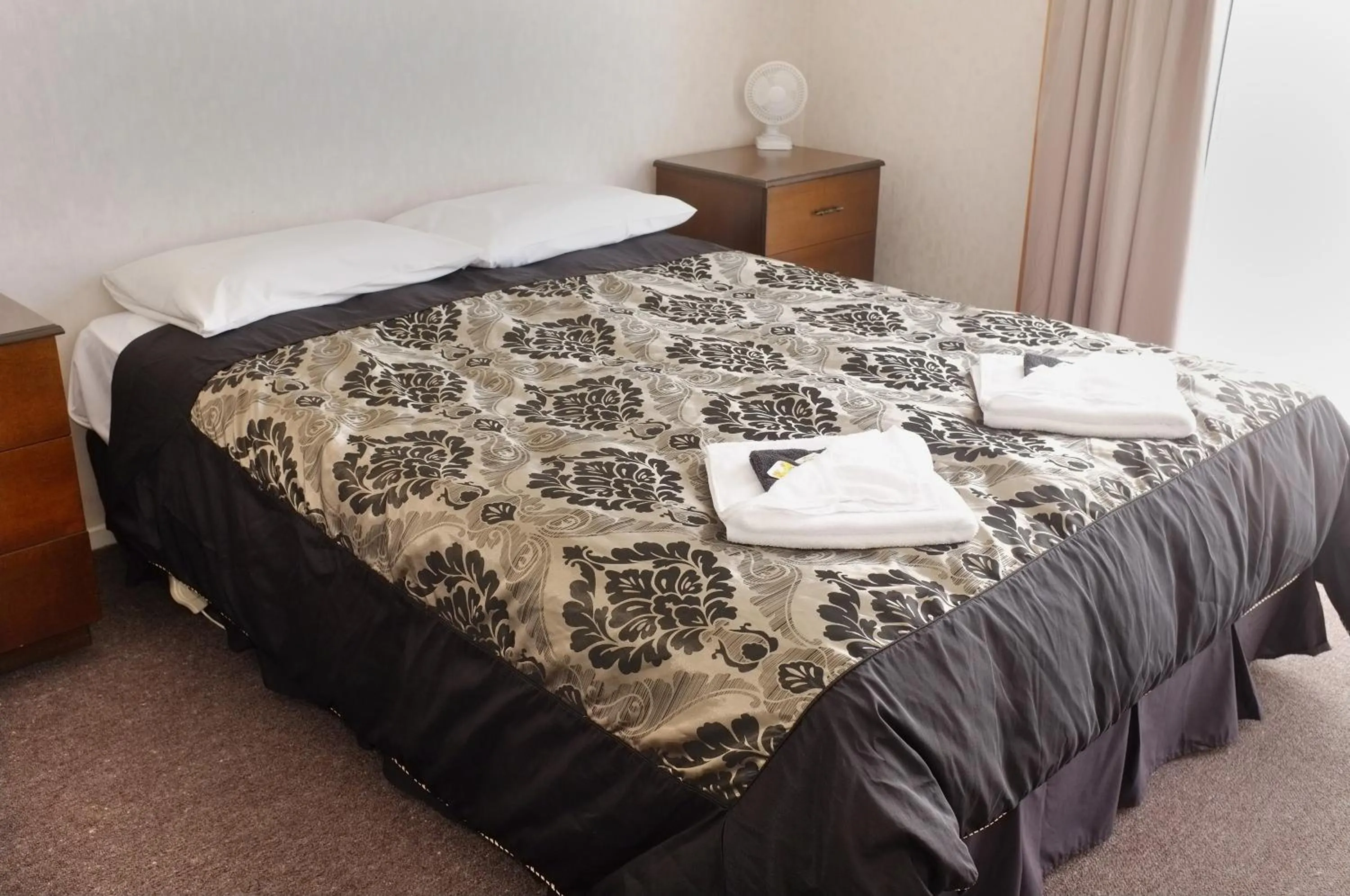 Bed in Westport Motels