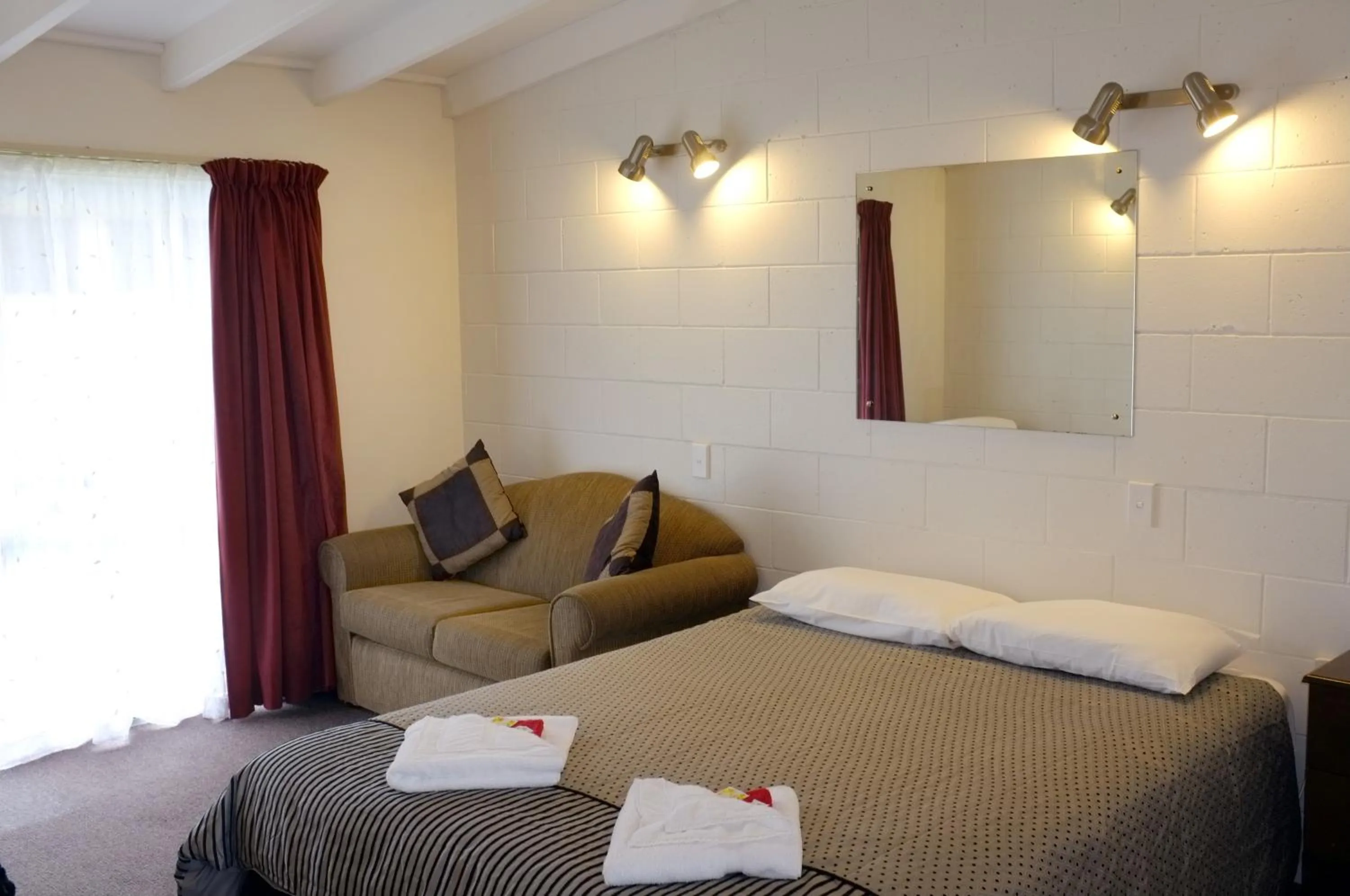 Bed in Westport Motels