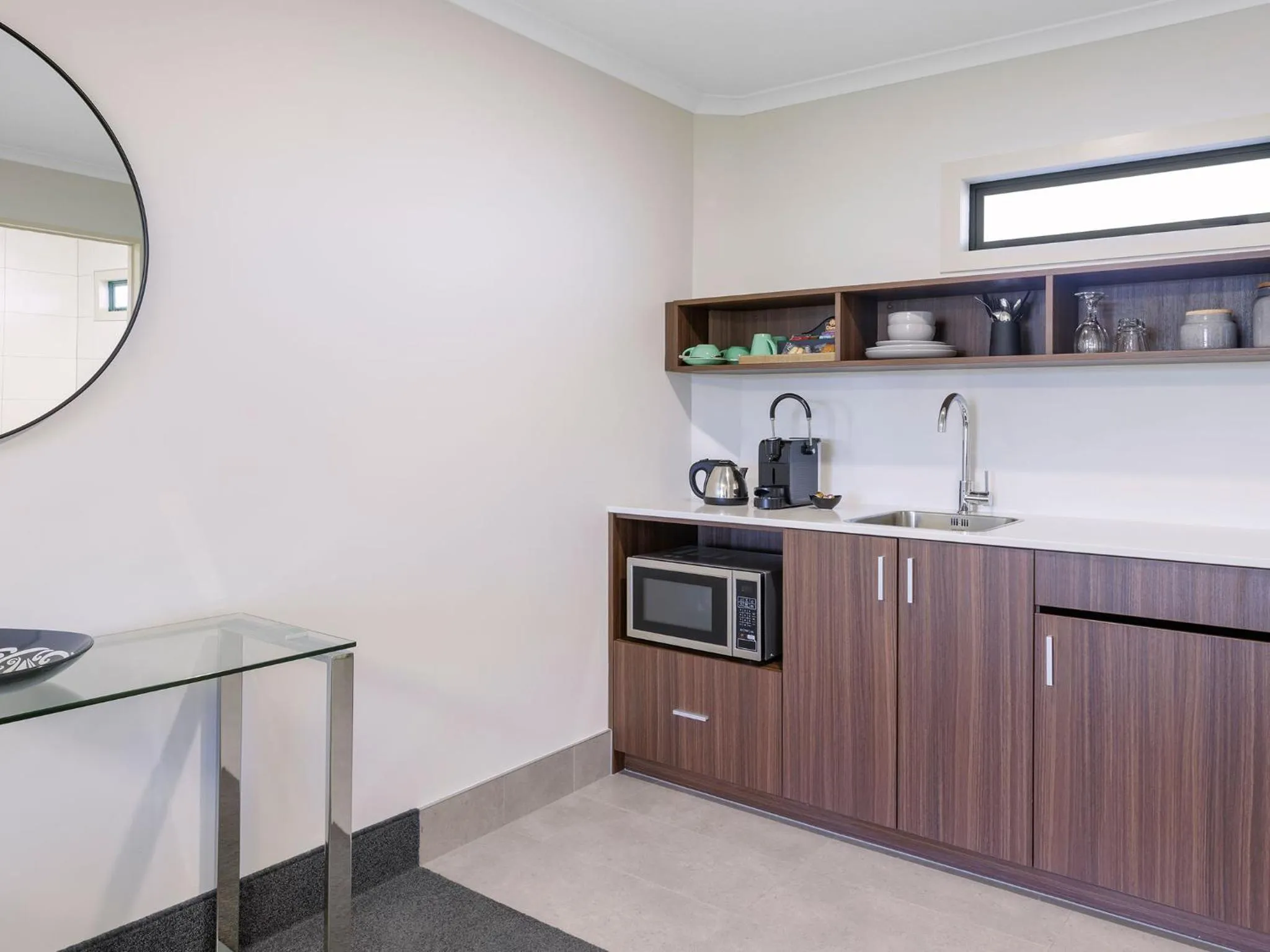 Coffee/tea facilities in JetPark Hamilton Airport New Zealand