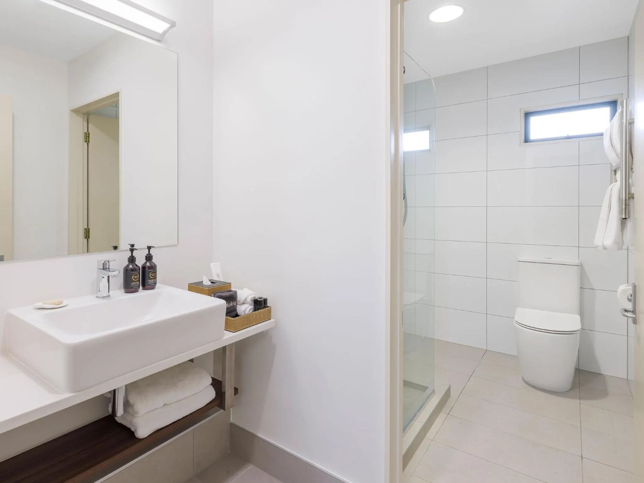 Shower in JetPark Hamilton Airport New Zealand