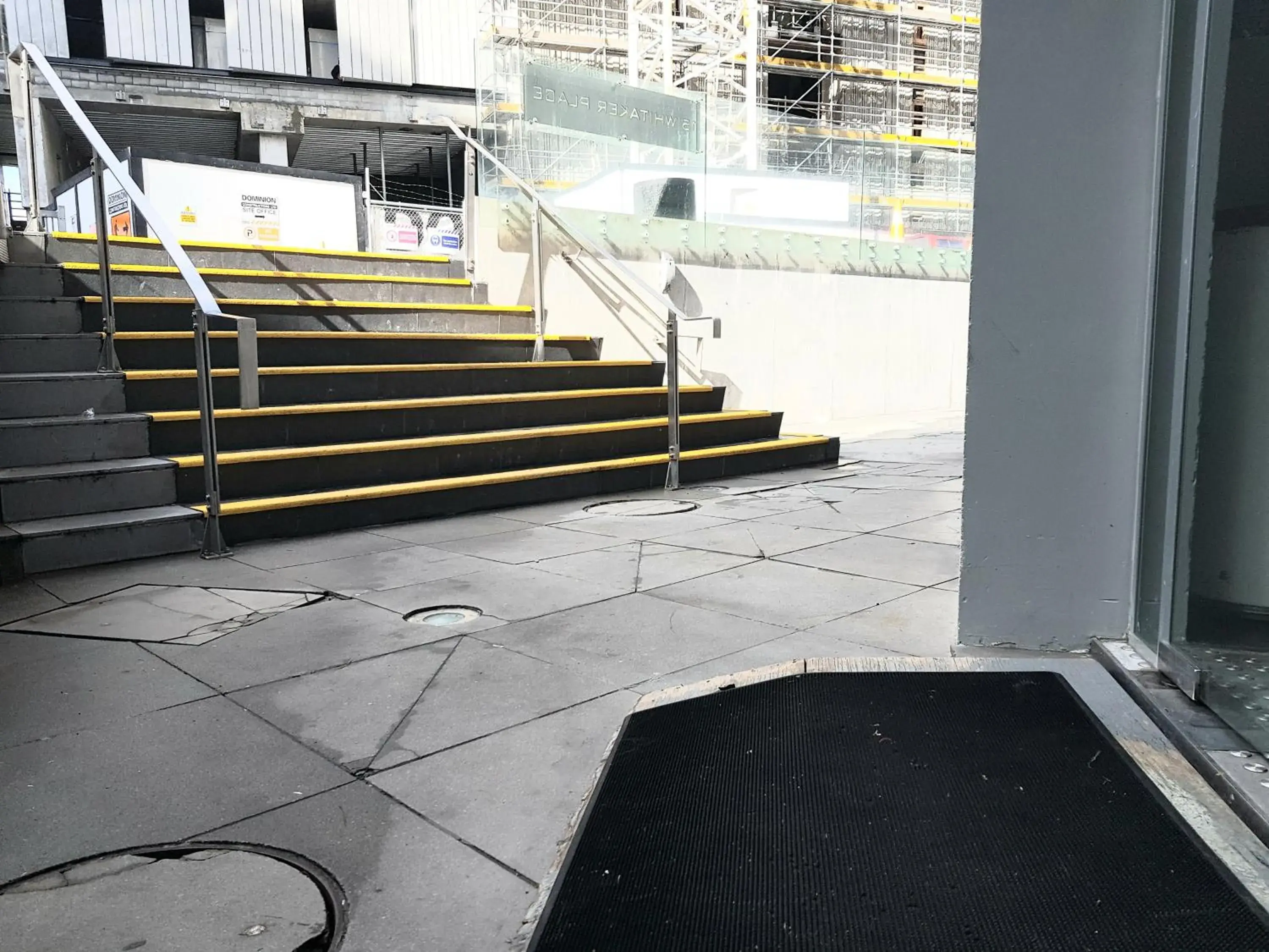 Facade/entrance in Columbia Apartments Facade/entrance in Columbia Apartments