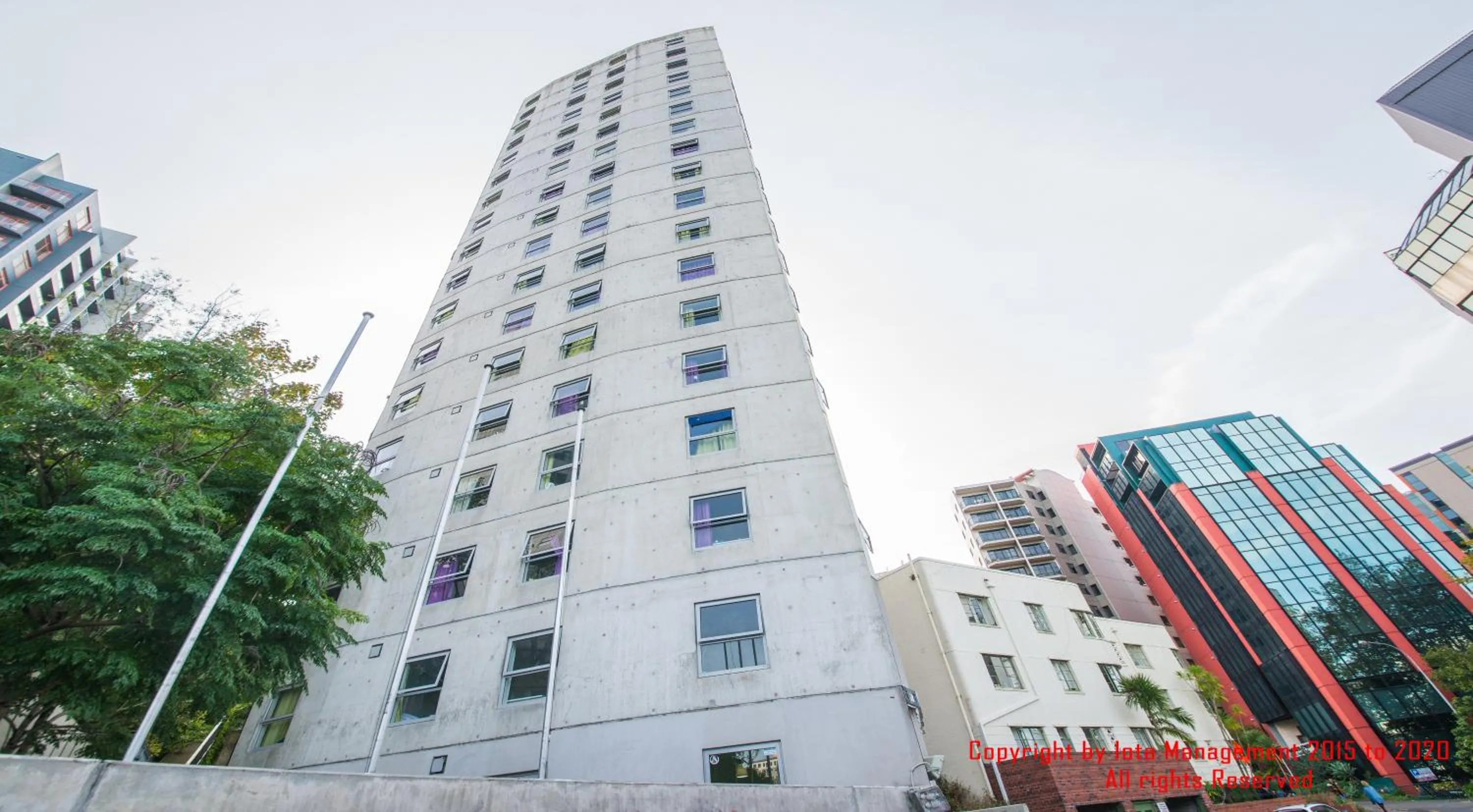 Facade/entrance in Columbia Apartments