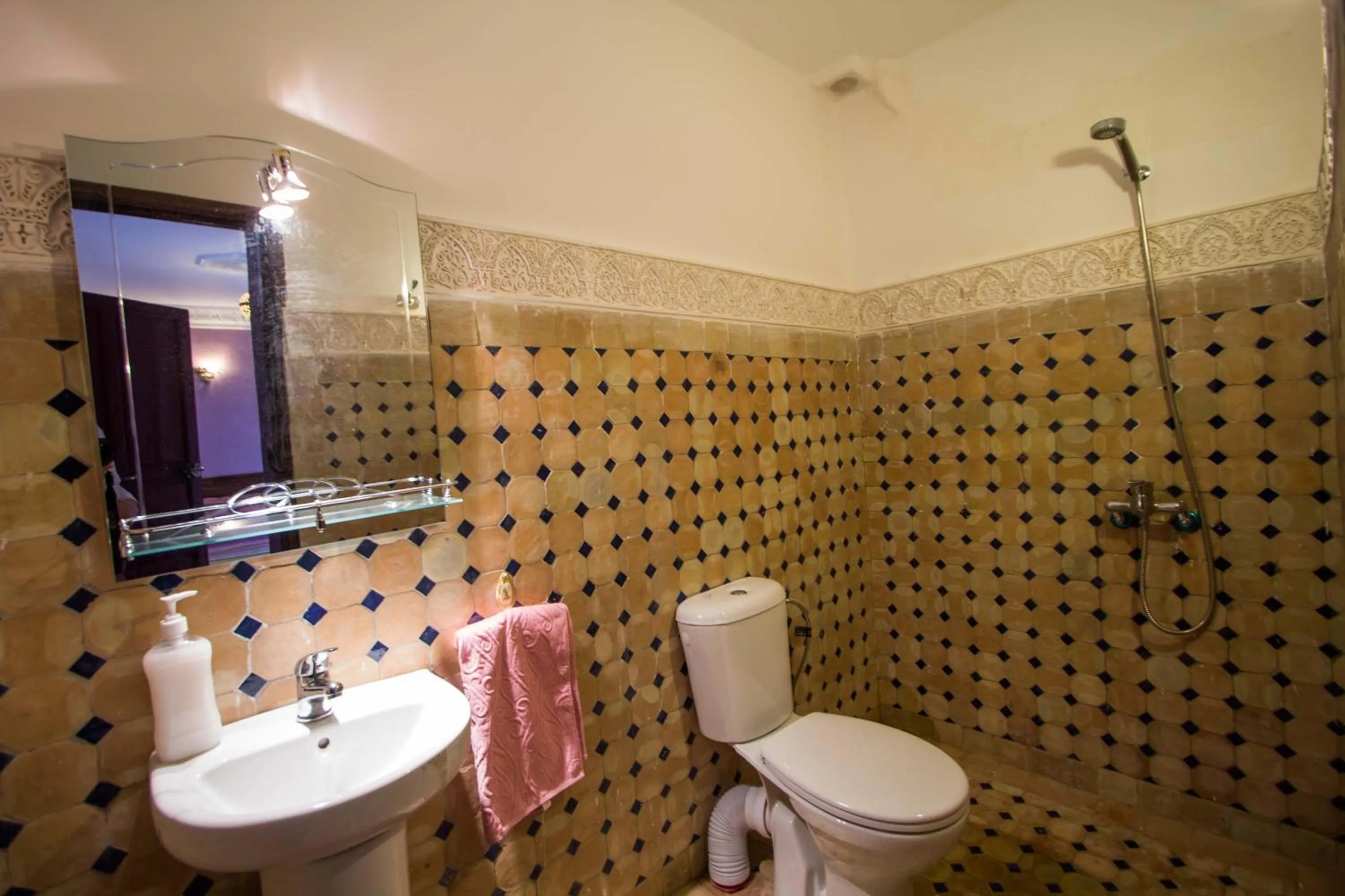 Shower in Dar El Mathaf FES