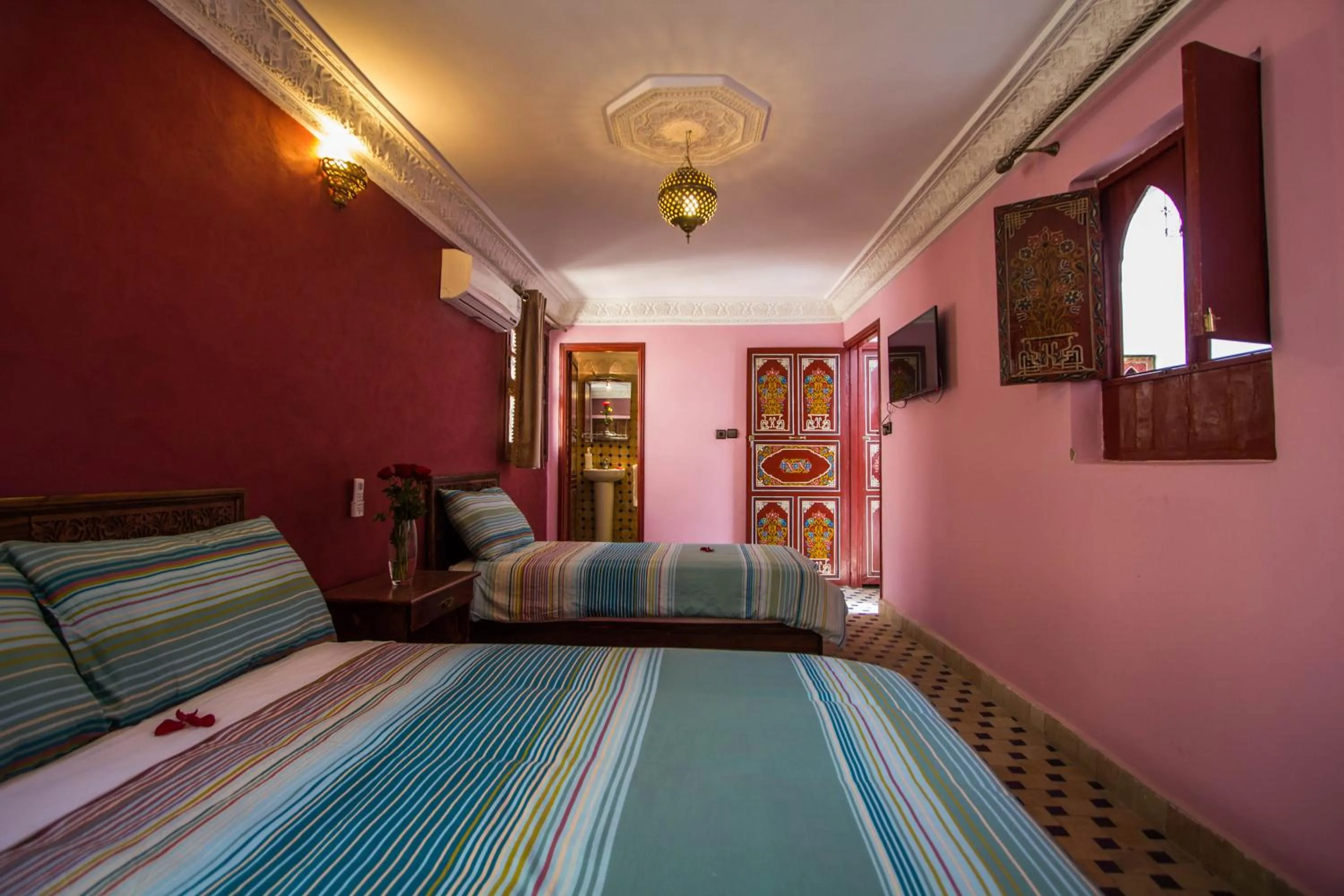 Photo of the whole room, Bed in Dar El Mathaf FES