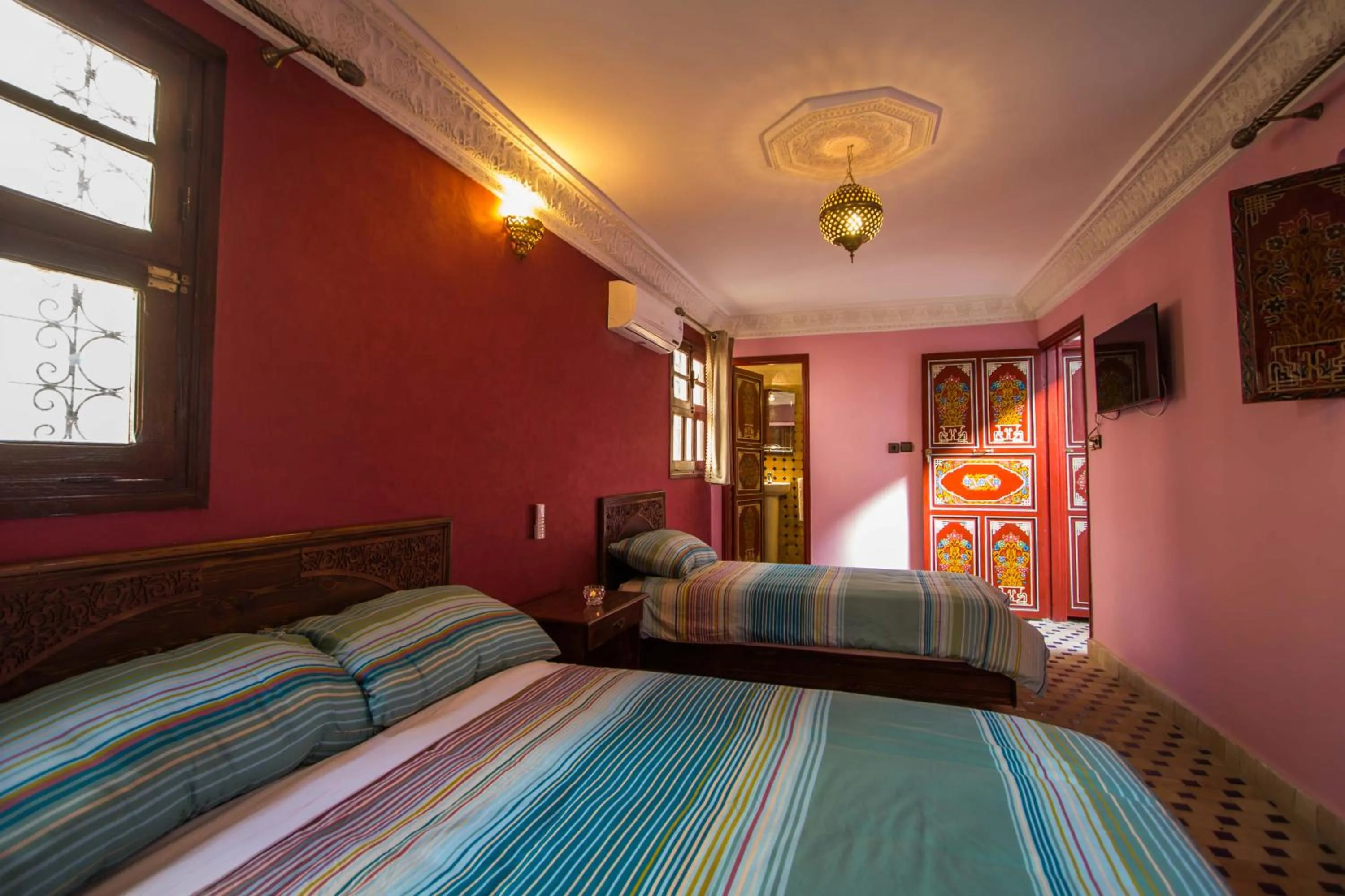 Photo of the whole room, Bed in Dar El Mathaf FES