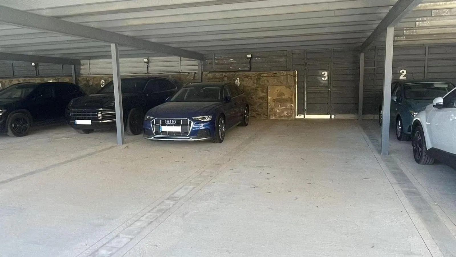 Parking in Hotel Agora