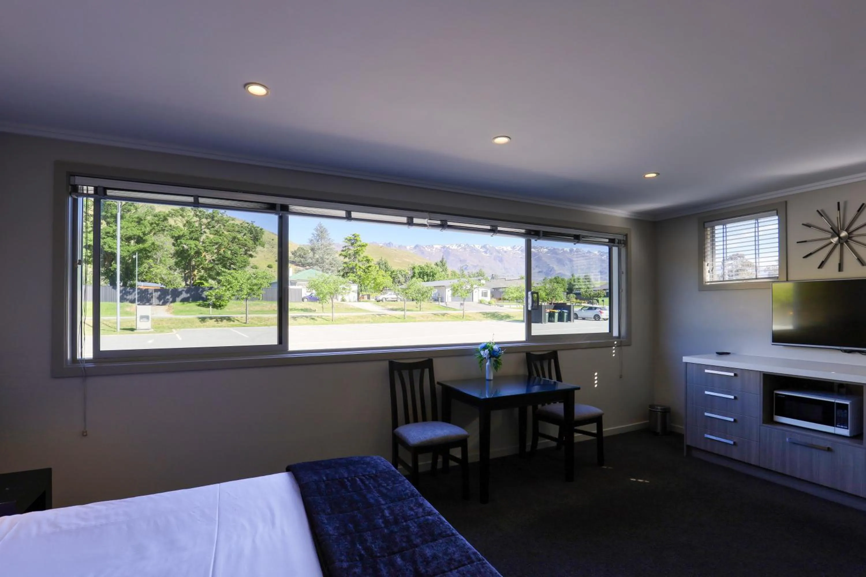 Mountain view in Marsden Lake Resort Central Otago