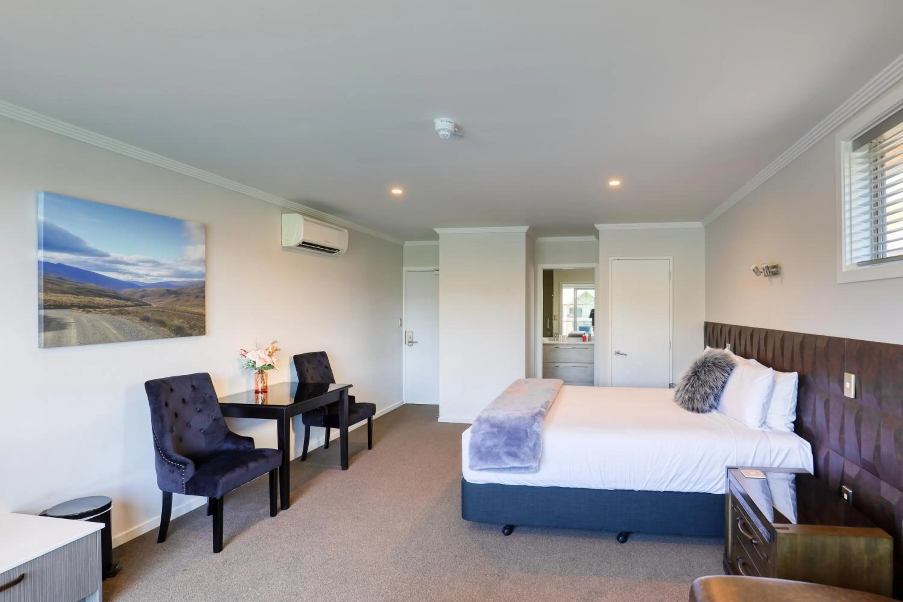 Photo of the whole room, Bed in Marsden Lake Resort Central Otago