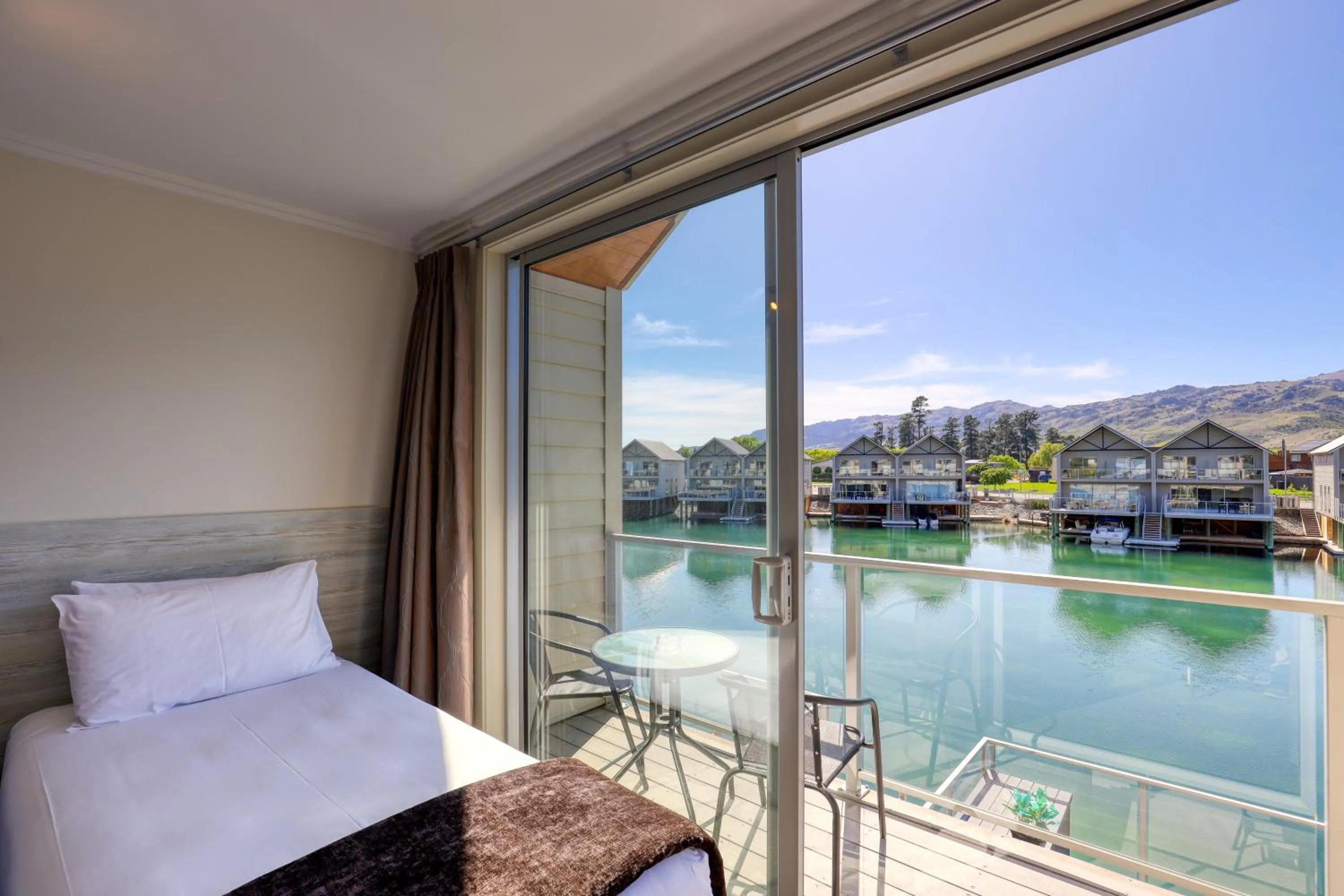 Balcony/Terrace in Marsden Lake Resort Central Otago