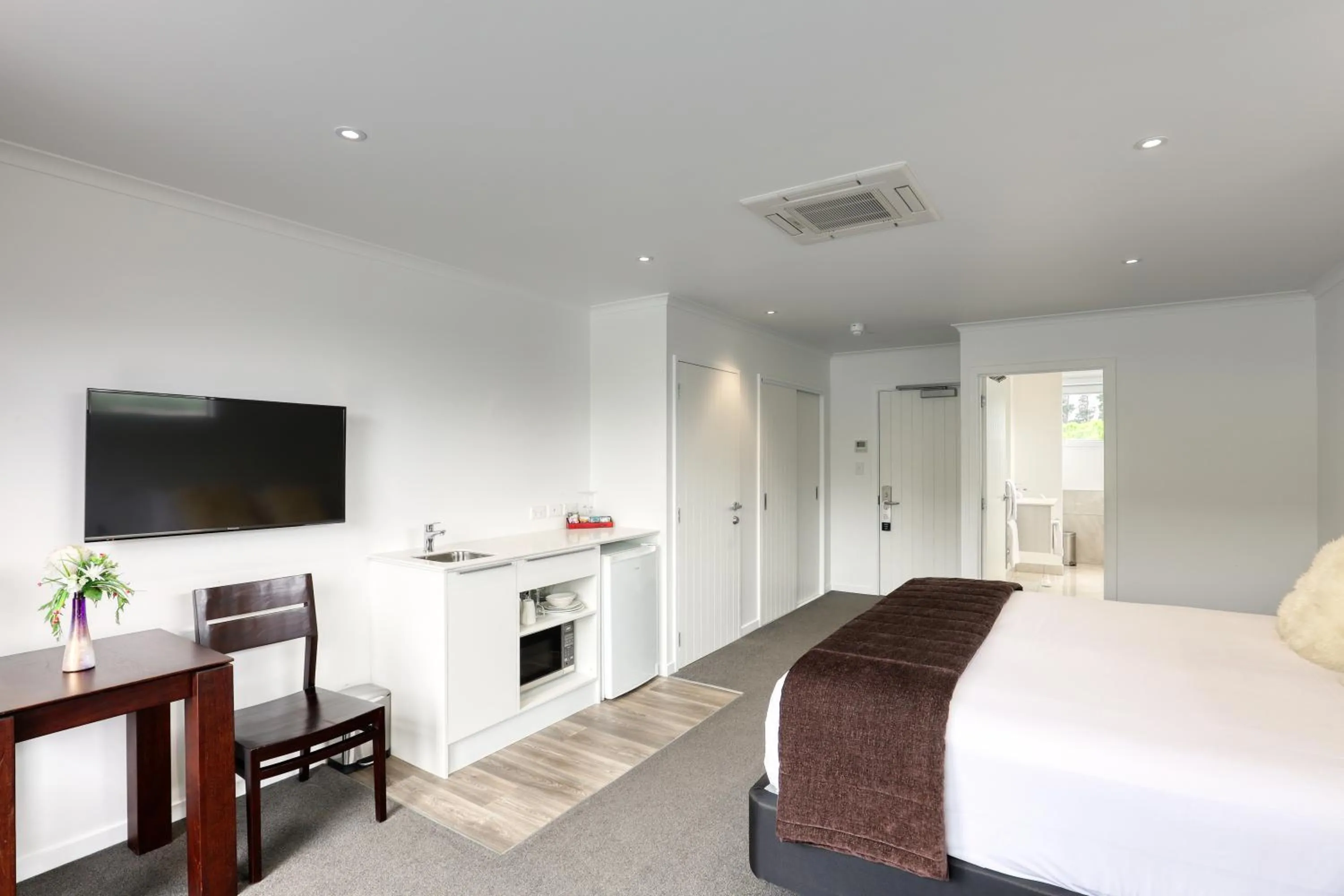 Photo of the whole room, Bed in Marsden Lake Resort Central Otago