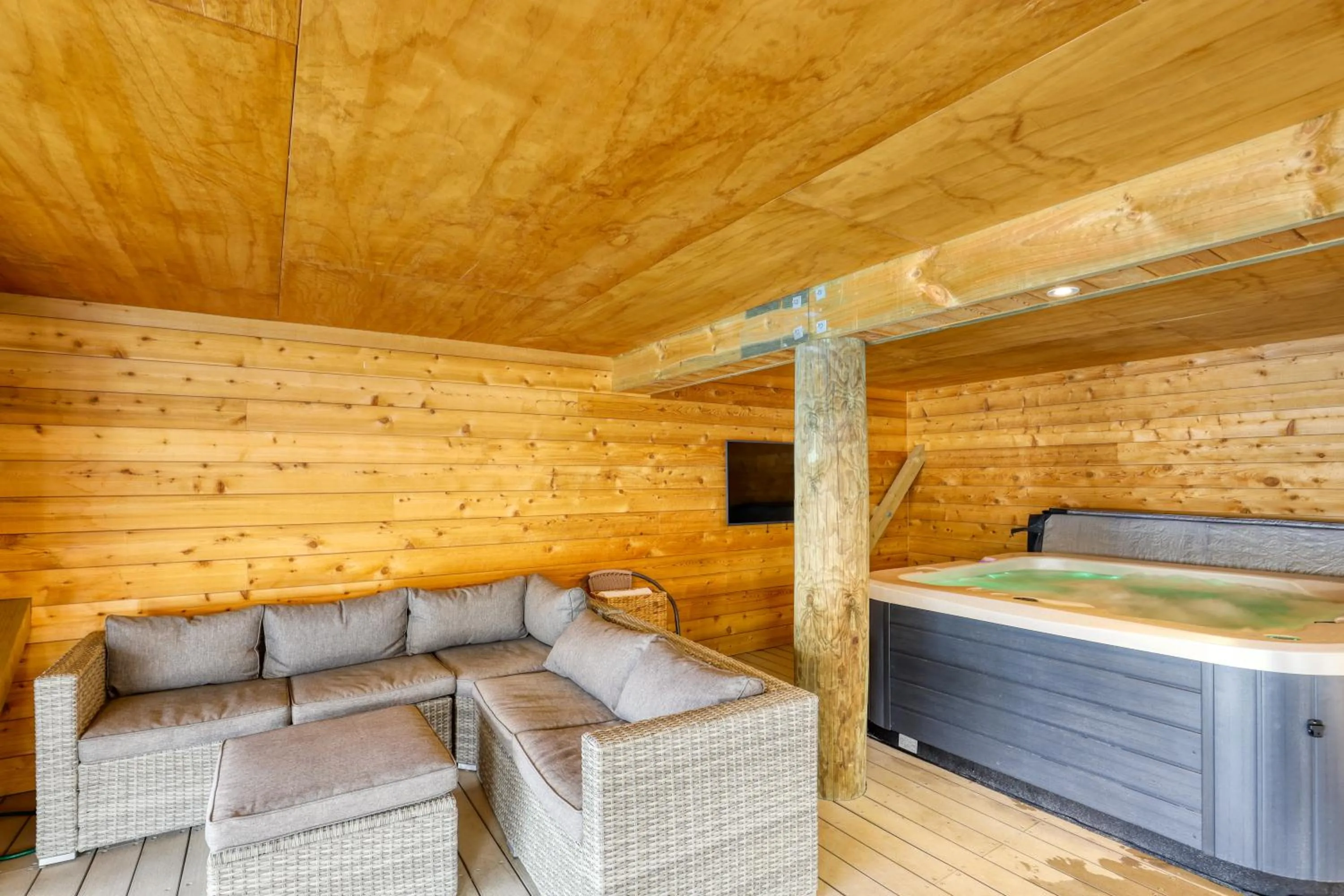 Hot Tub in Marsden Lake Resort Central Otago