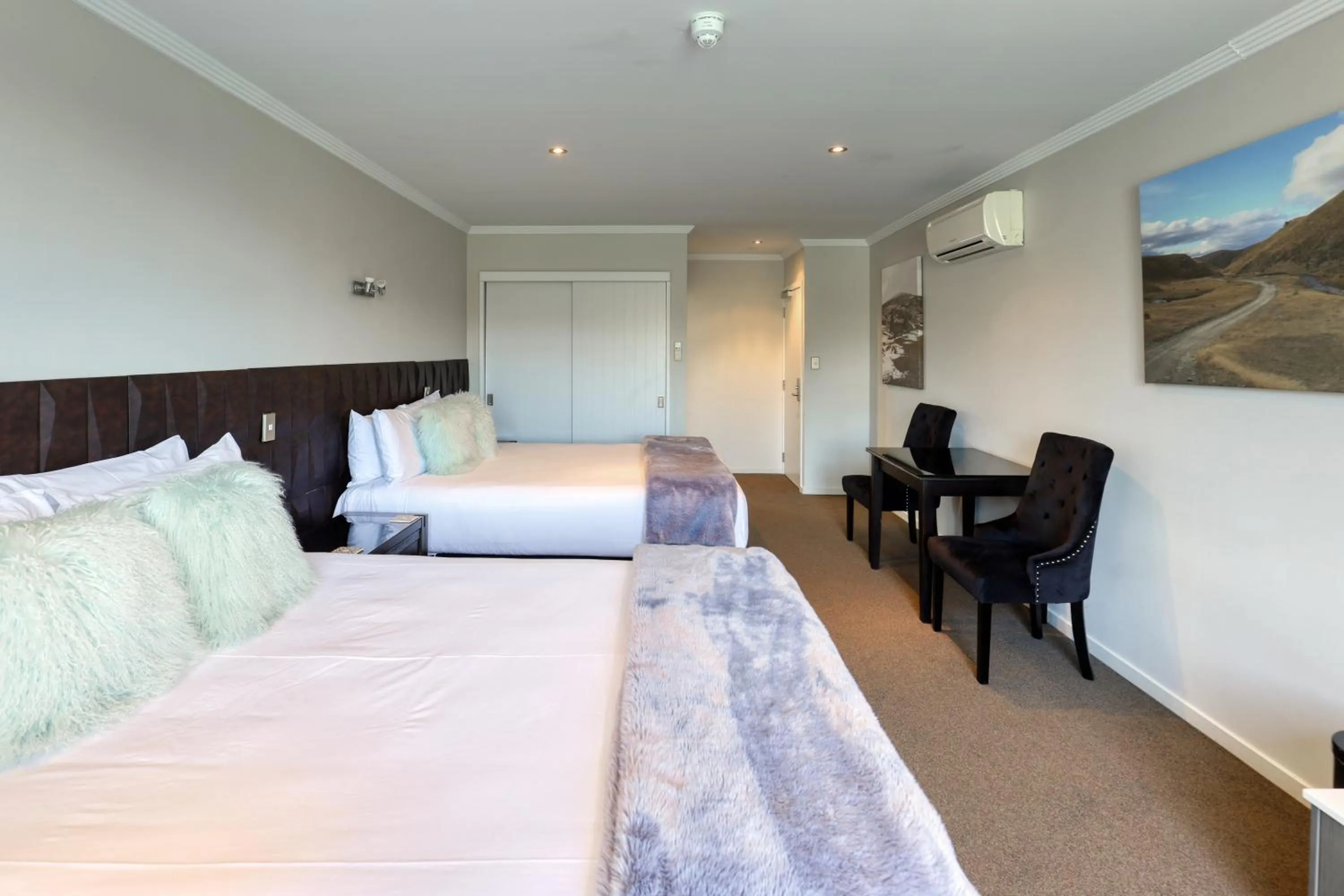 Photo of the whole room, Bed in Marsden Lake Resort Central Otago