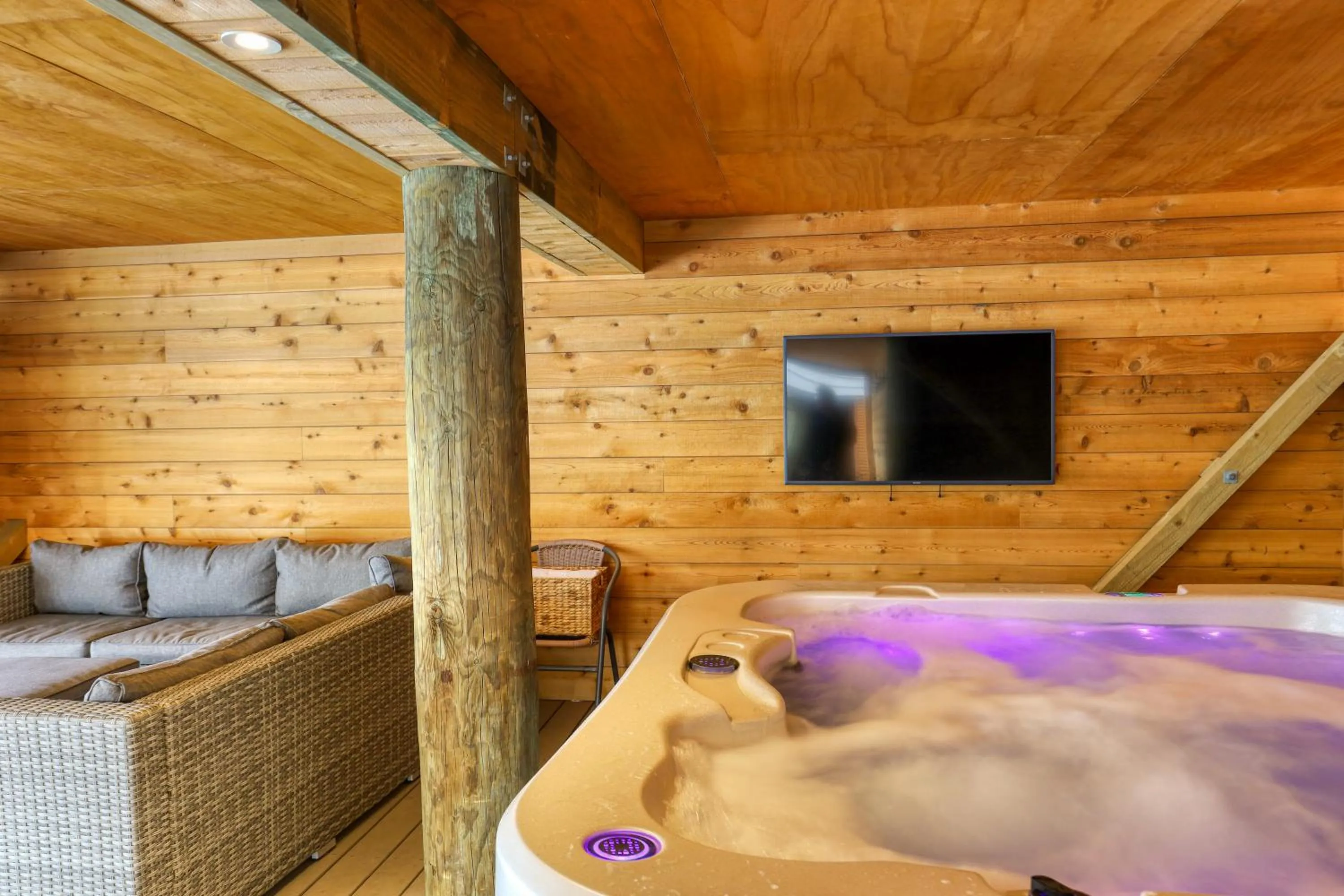 Hot Tub in Marsden Lake Resort Central Otago