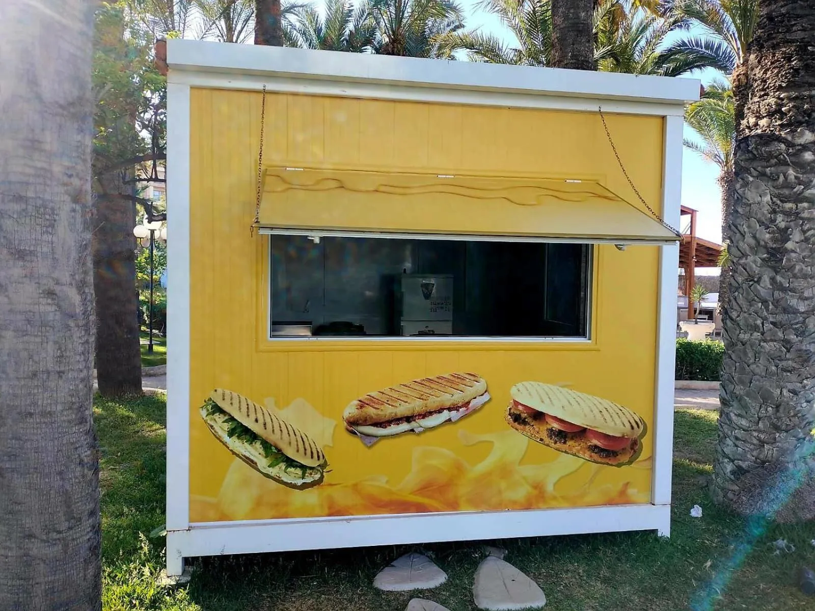 Restaurant/places to eat in Riadh Palms- Resort & Spa