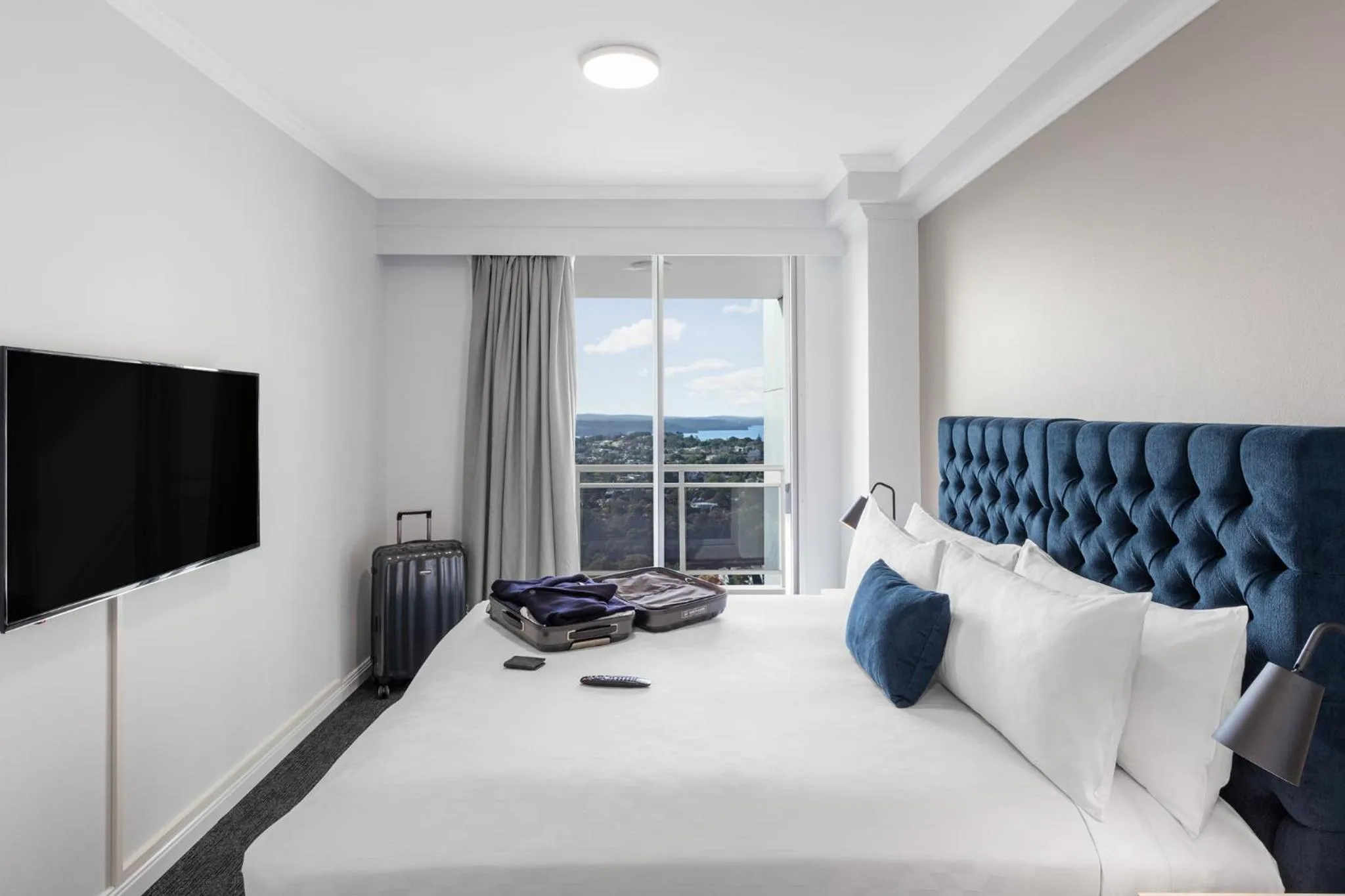 TV and multimedia, Bed in Meriton Suites Bondi Junction