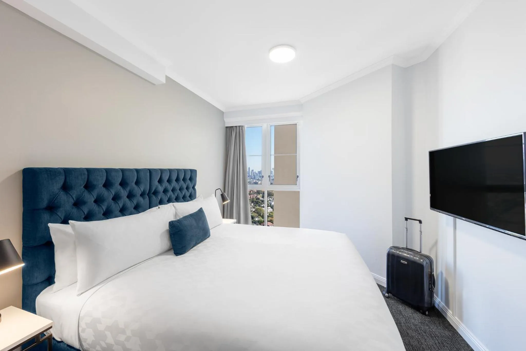 TV and multimedia, Bed in Meriton Suites Bondi Junction
