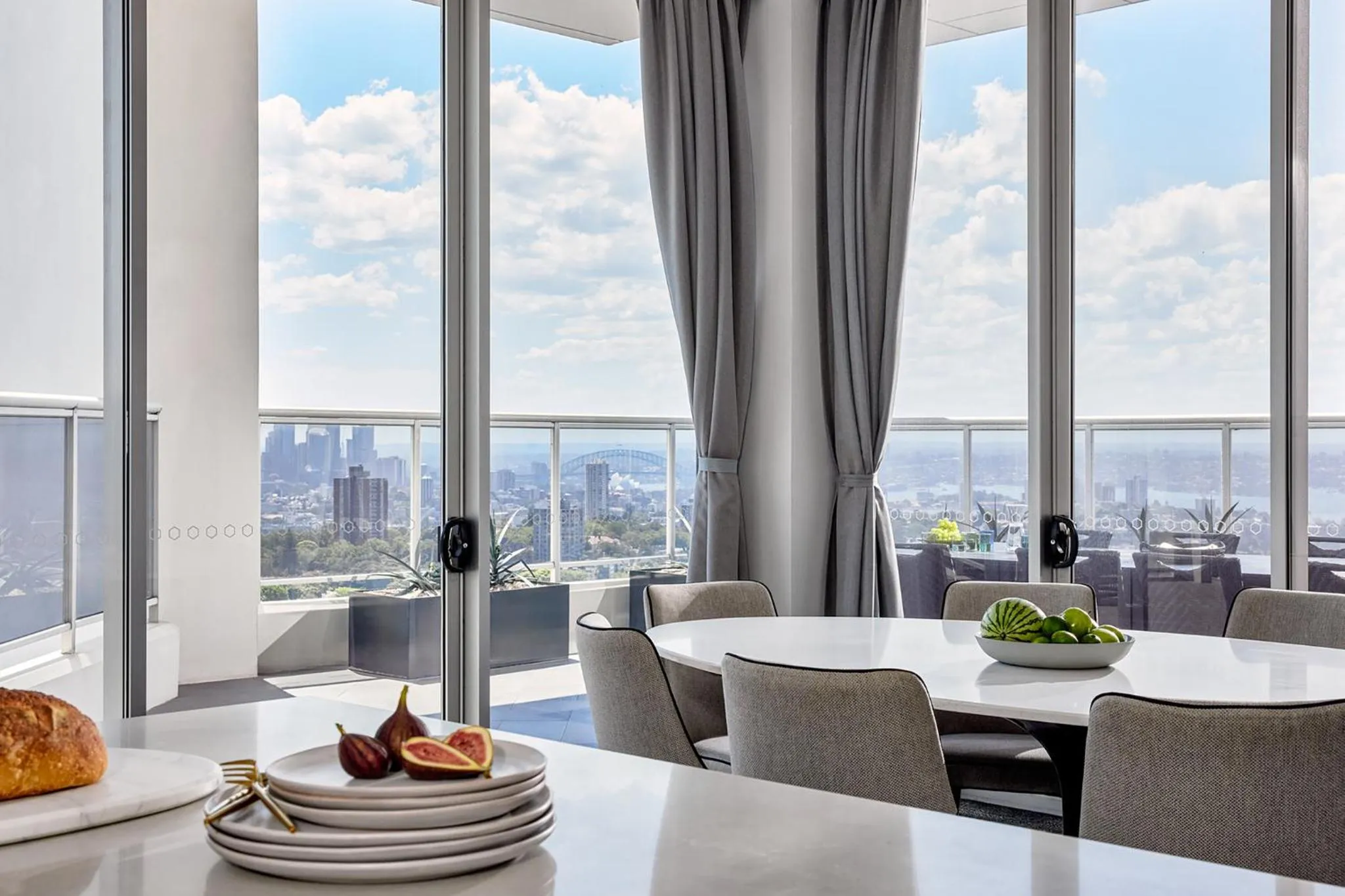 Dining area in Meriton Suites Bondi Junction