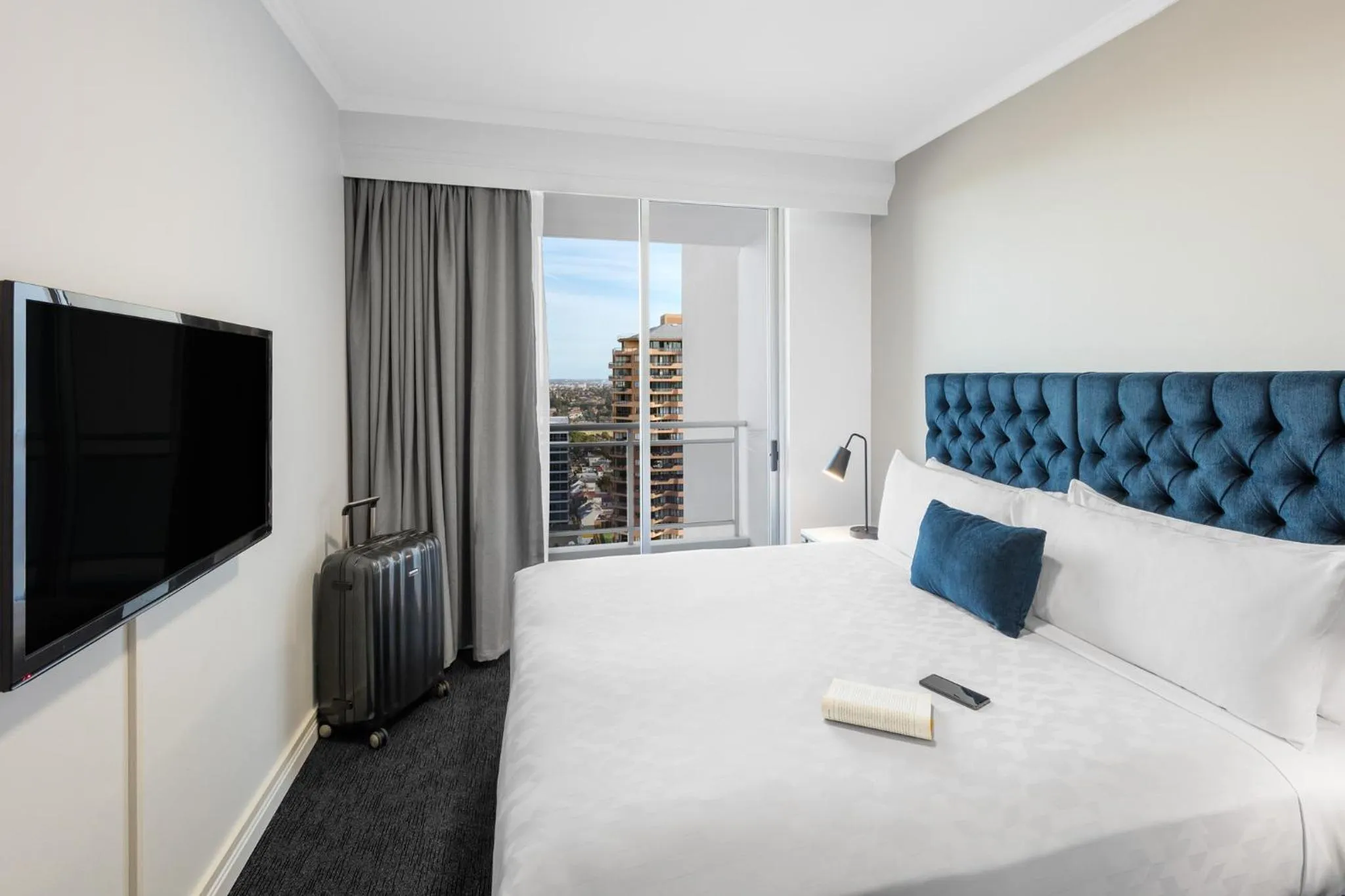 TV and multimedia, Bed in Meriton Suites Bondi Junction
