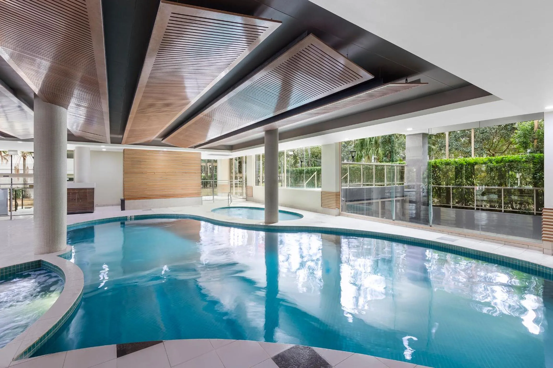 Swimming pool in Meriton Suites Waterloo