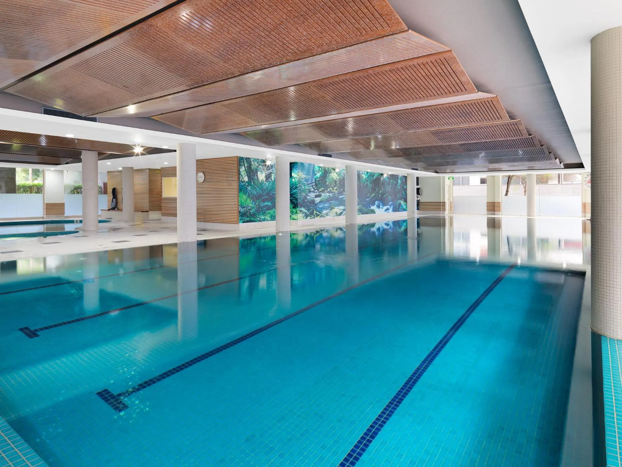 Swimming pool in Meriton Suites Waterloo