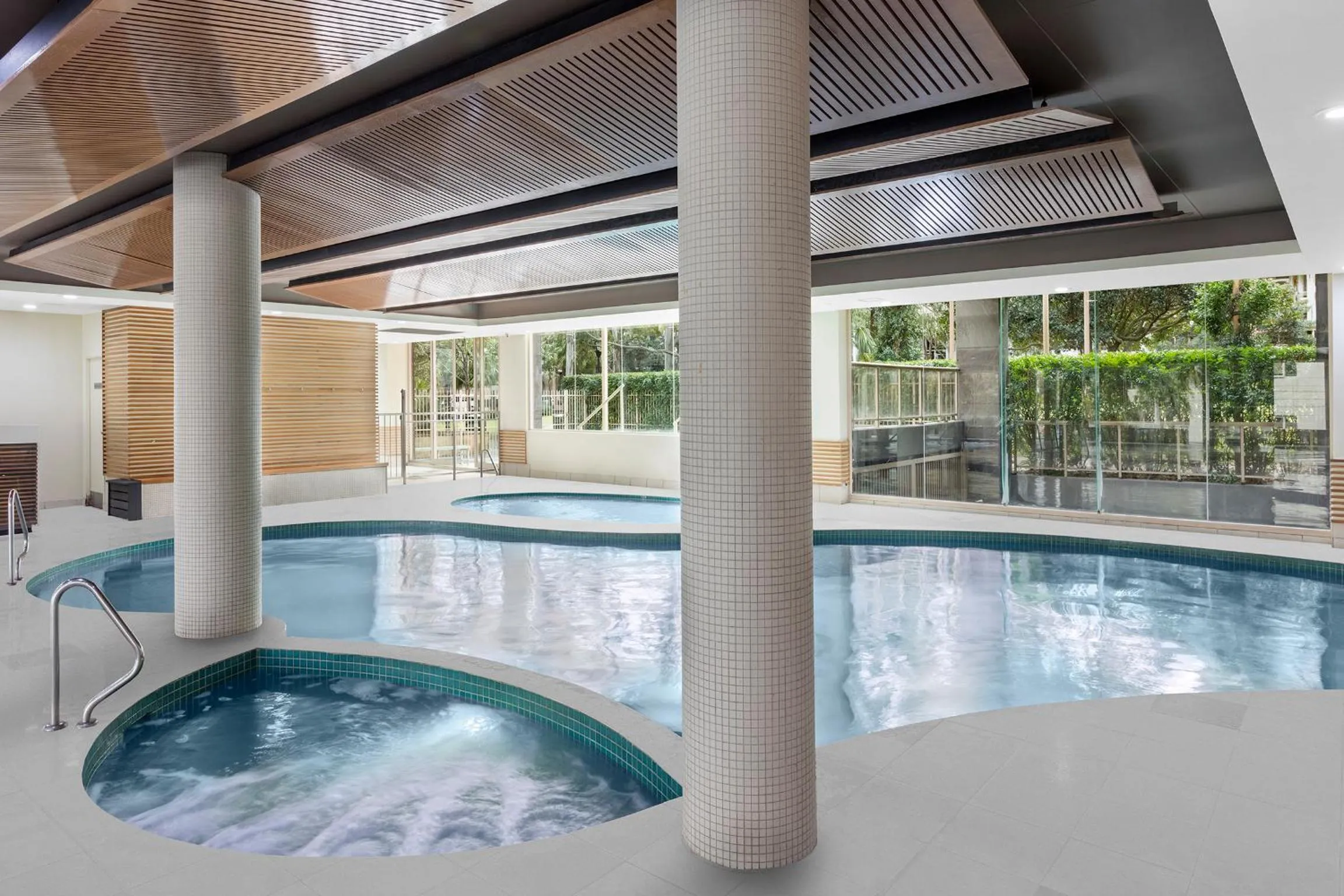 Hot Tub in Meriton Suites Waterloo