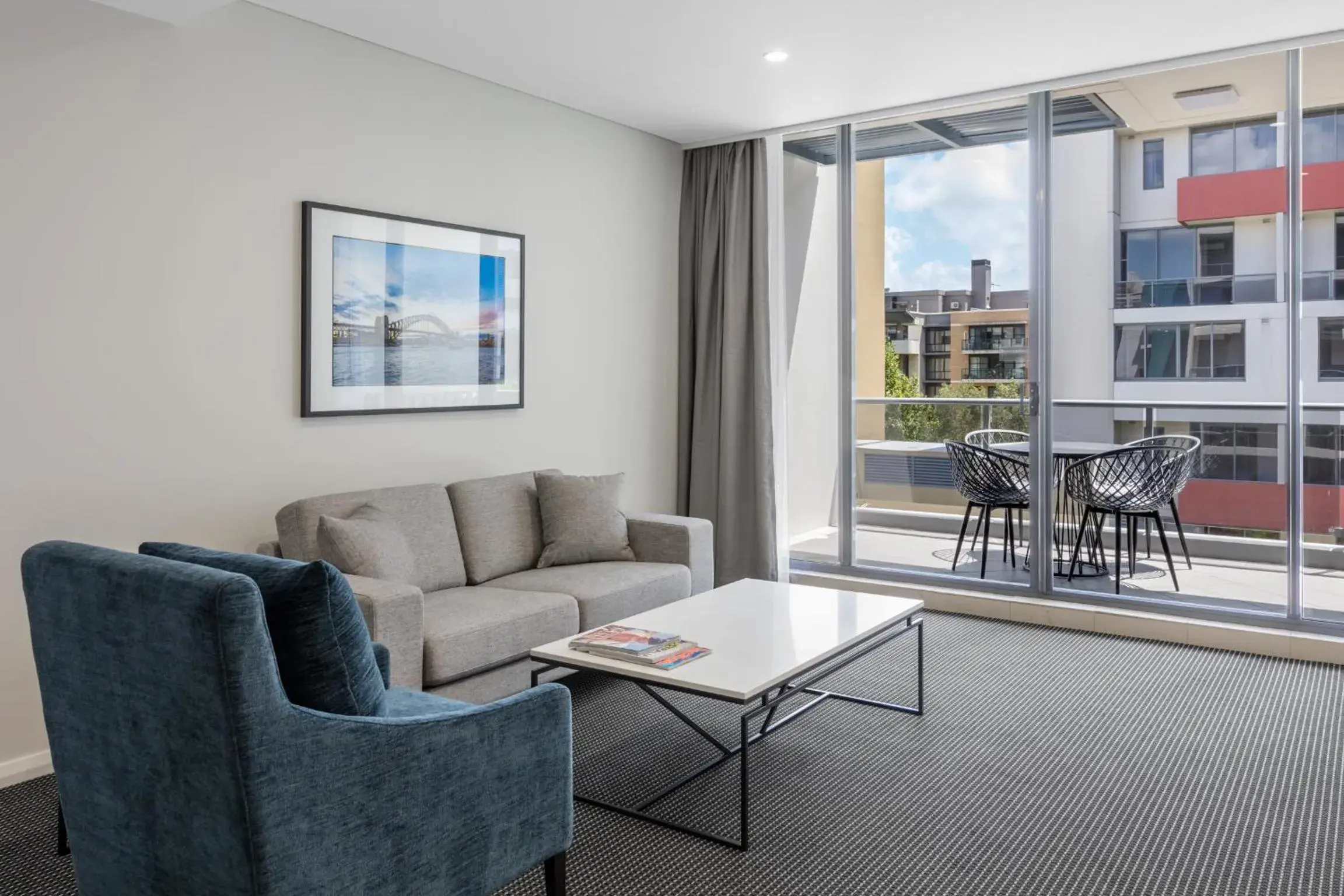 Two Bedroom Modern Suite in Meriton Suites Waterloo Two Bedroom Modern Suite in Meriton Suites Waterloo