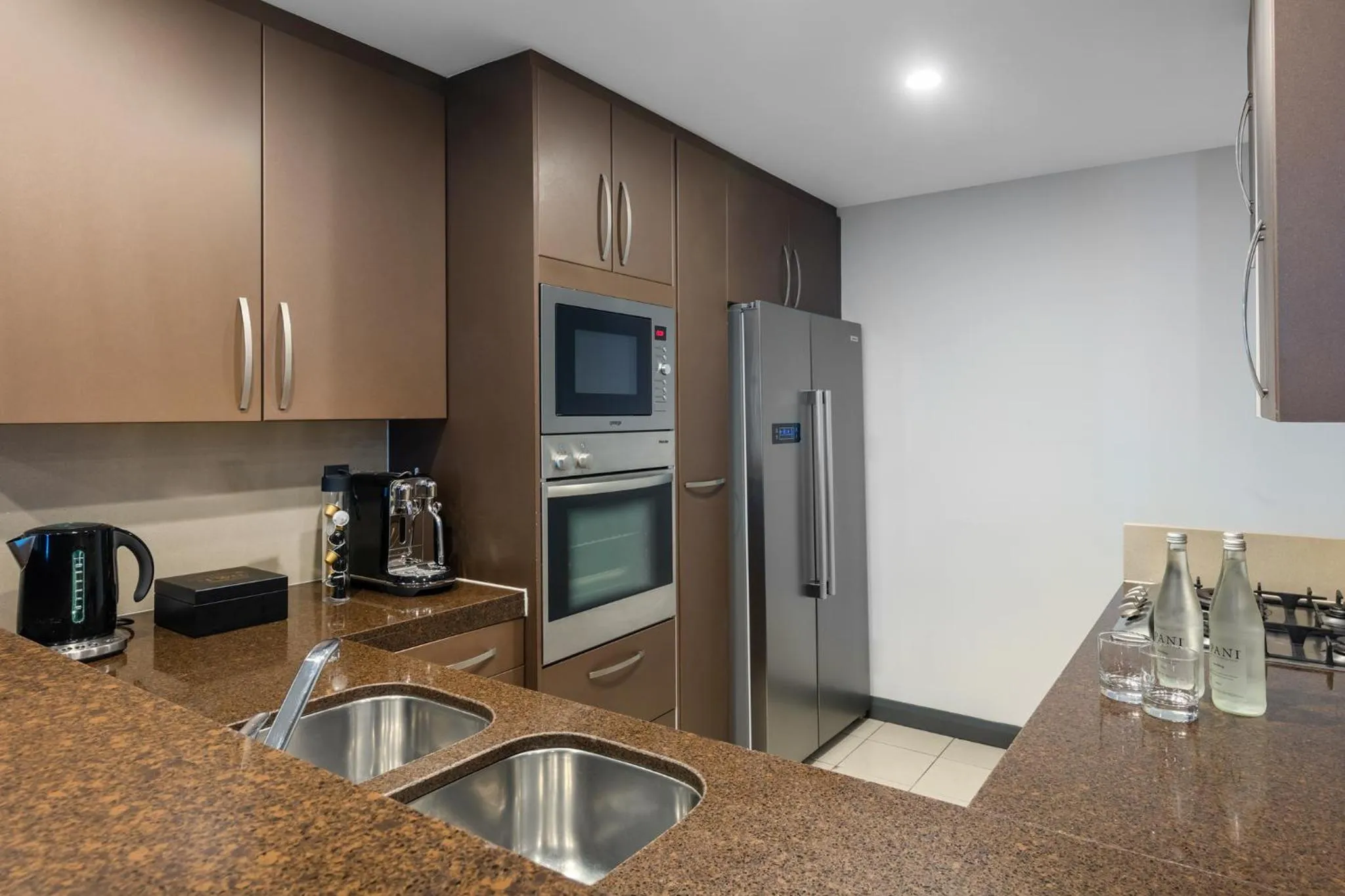 Kitchen or kitchenette in Meriton Suites World Tower, Sydney