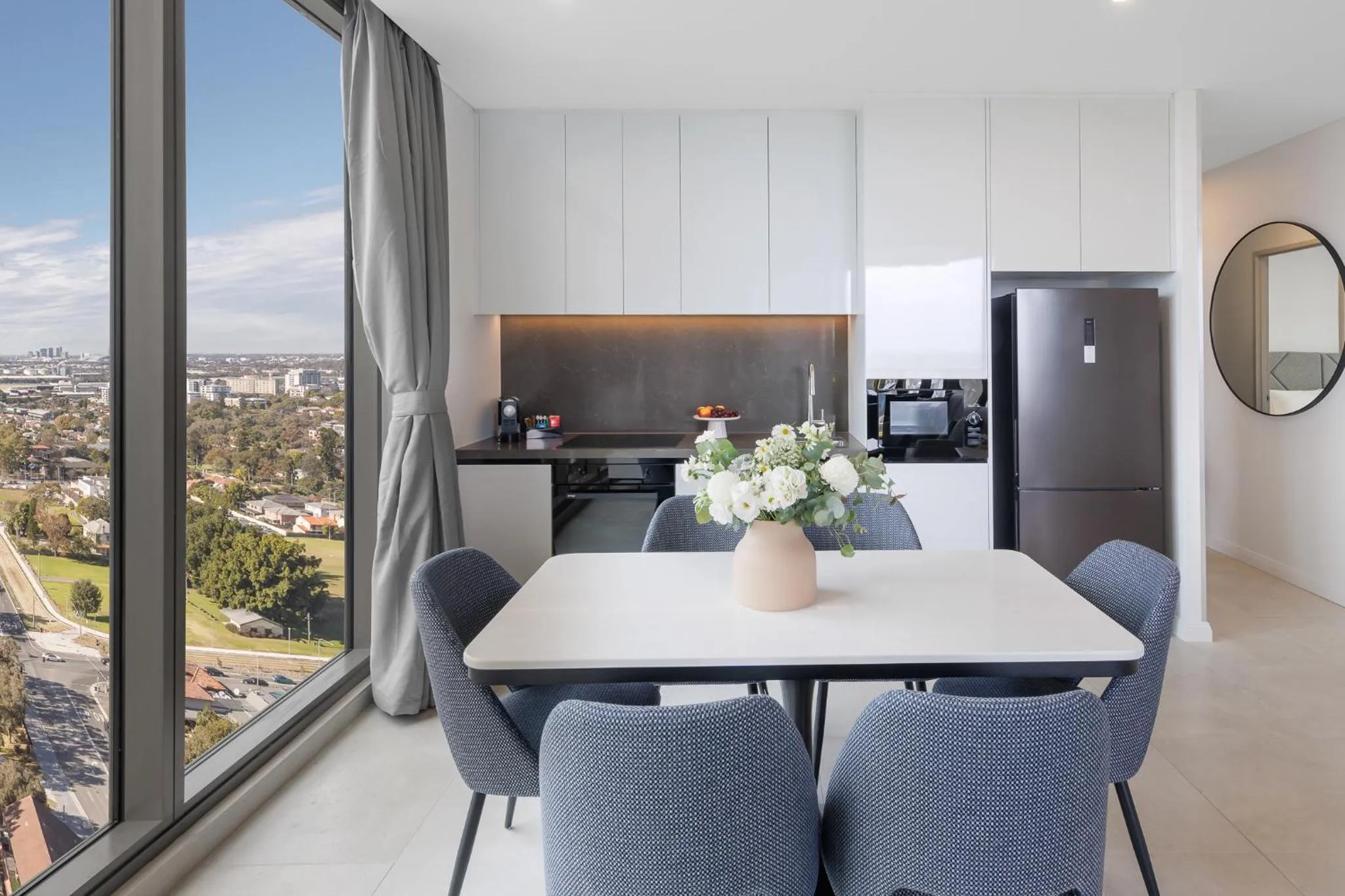 Kitchen or kitchenette in Meriton Suites George Street, Parramatta