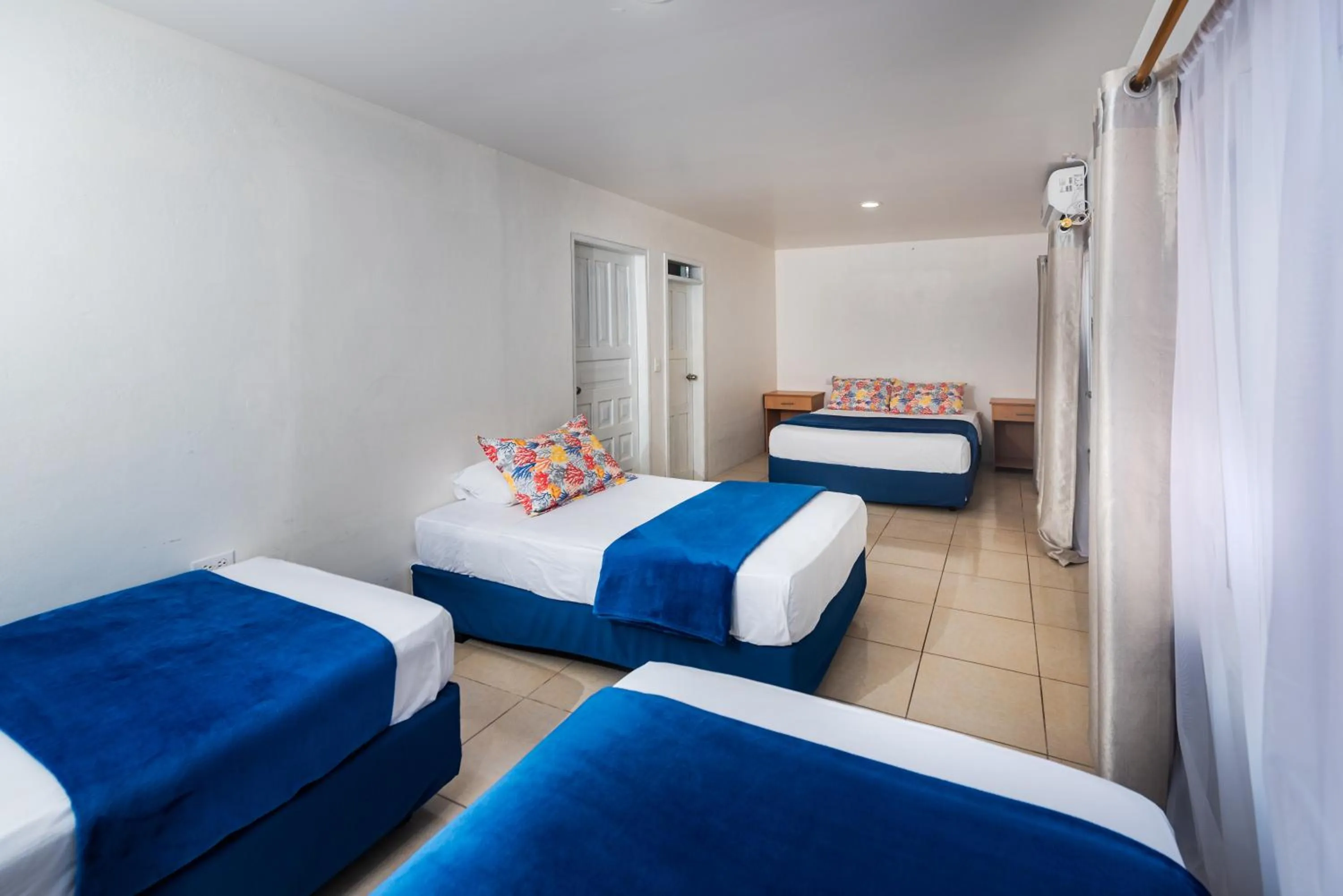 Photo of the whole room, Bed in Hostal North Seymour