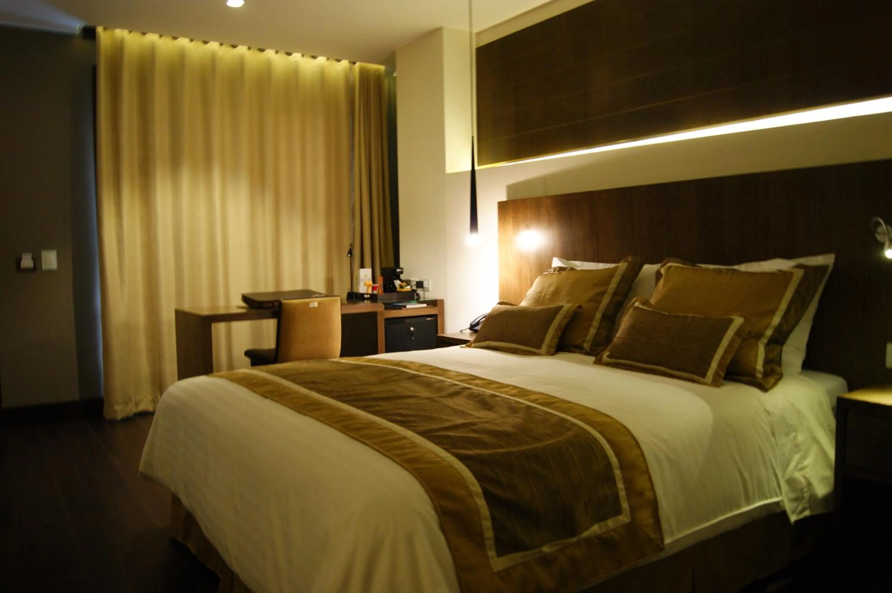 Bed in Oro Verde Loja